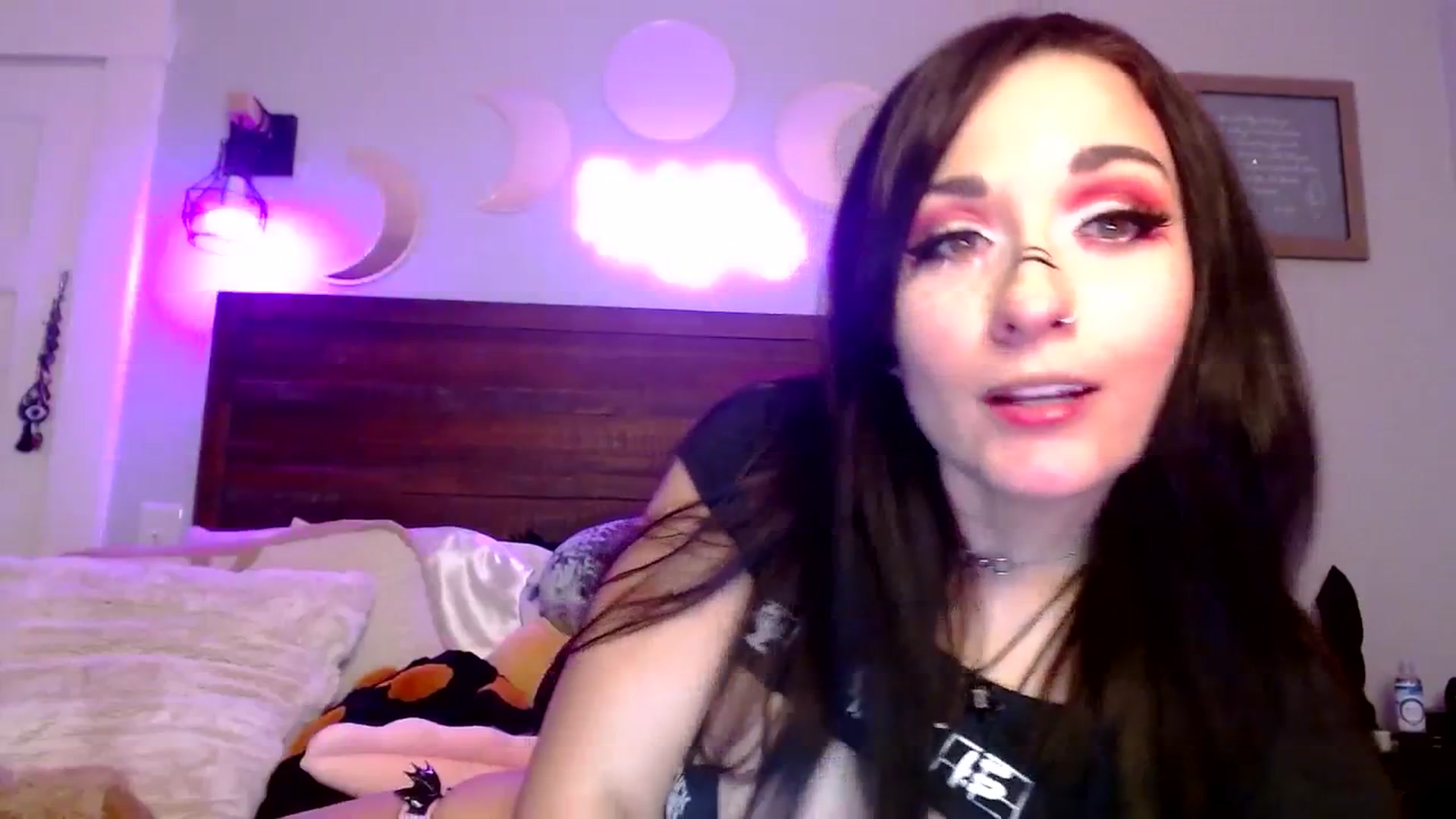 Gallery image thumbnail from ChibiCyriis's myfreecams stream on, 06/29/2023, 01:27 image 17 of 20