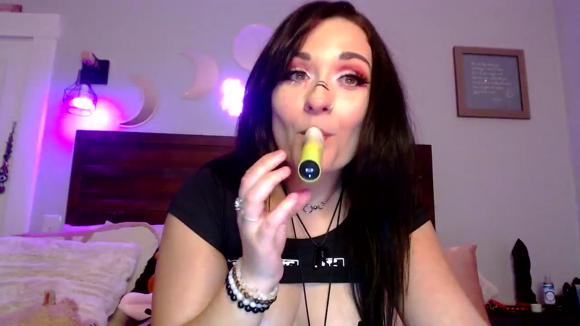 Gallery image thumbnail from ChibiCyriis's myfreecams stream on, 06/29/2023, 01:27 image 6 of 20