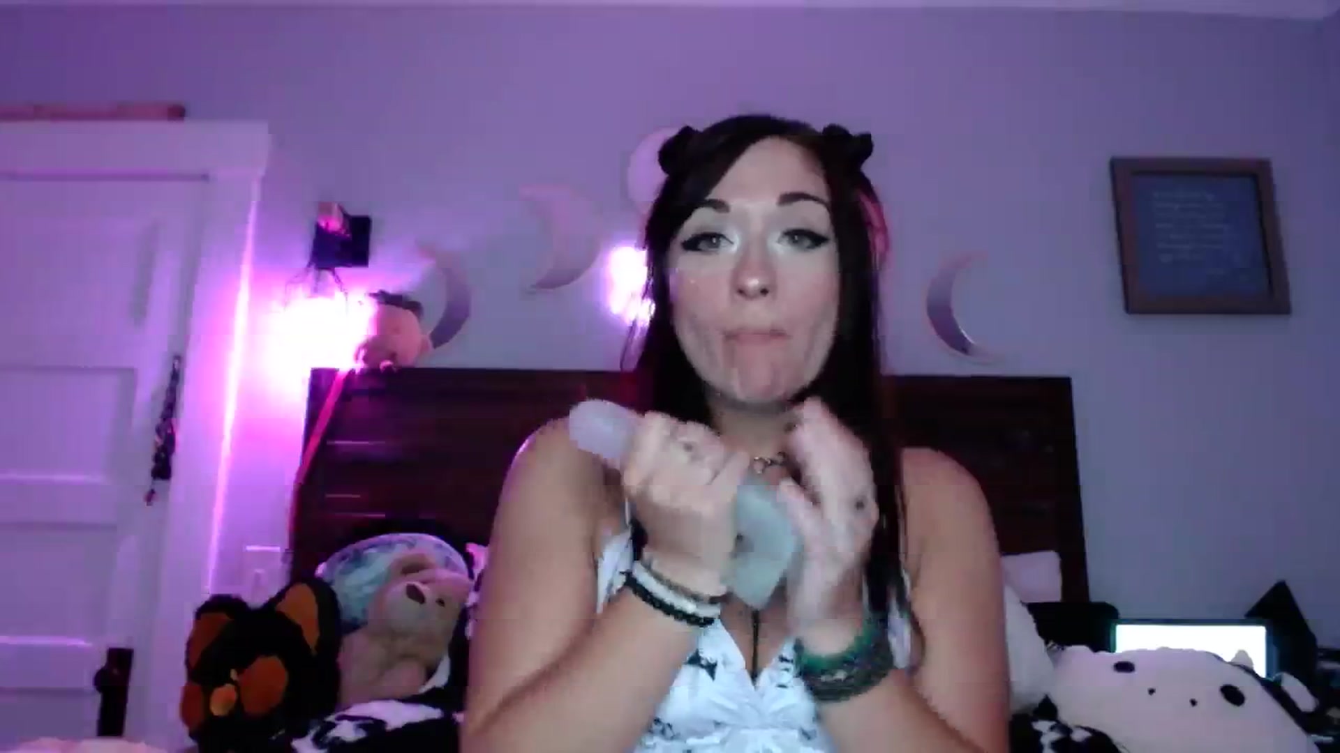 Gallery image thumbnail from ChibiCyriis's myfreecams stream on, 07/26/2023, 01:28 image 2 of 20