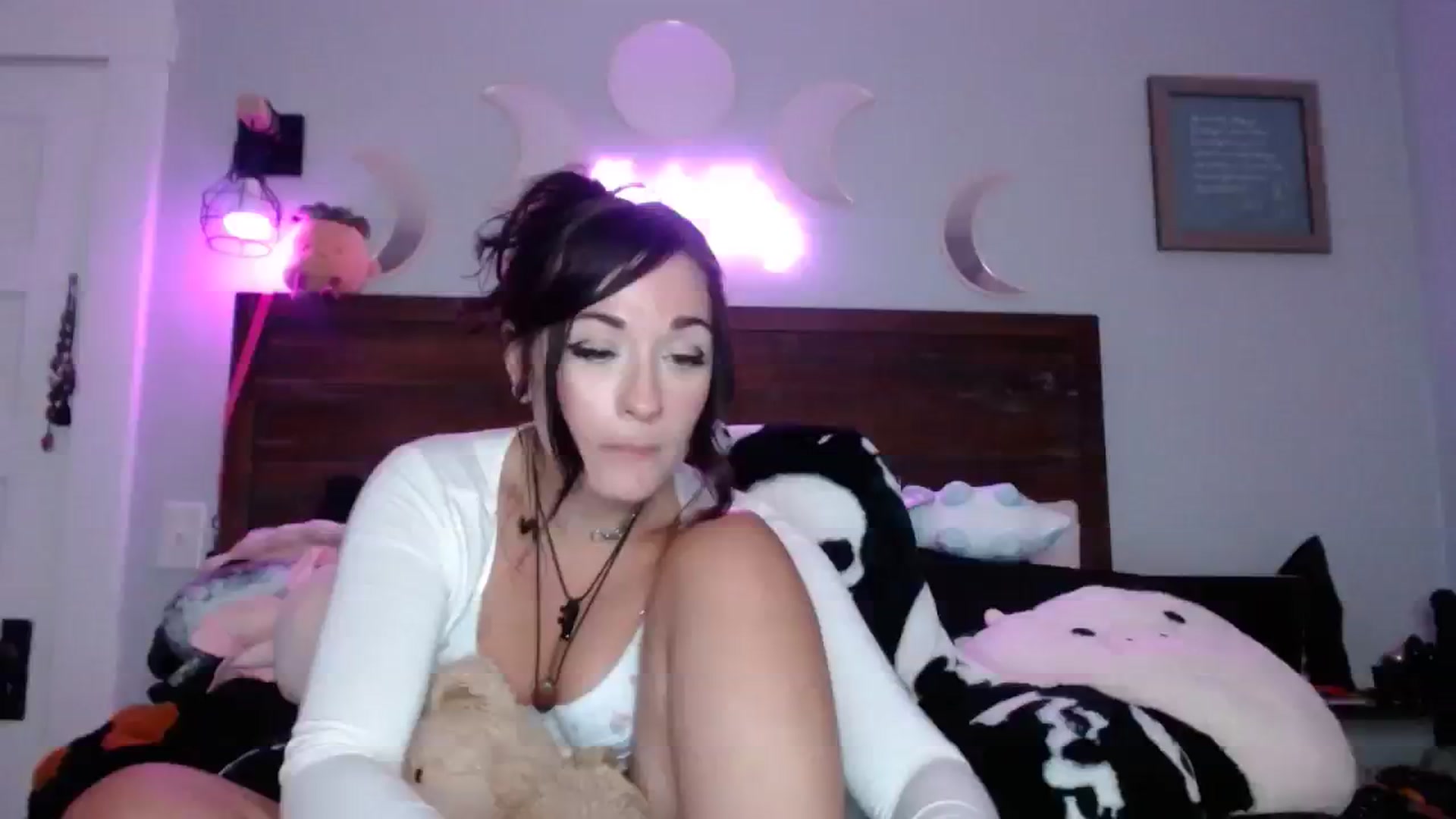 Gallery image thumbnail from ChibiCyriis's myfreecams stream on, 08/03/2023, 02:05 image 12 of 20