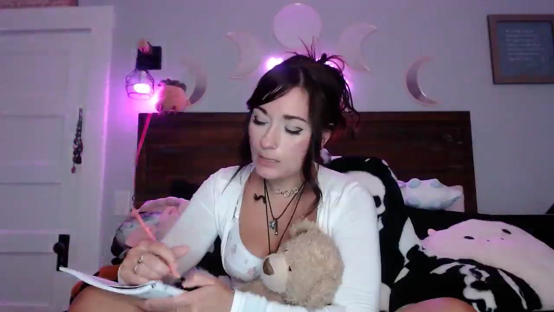Gallery image thumbnail from ChibiCyriis's myfreecams stream on, 08/03/2023, 02:05 image 14 of 20