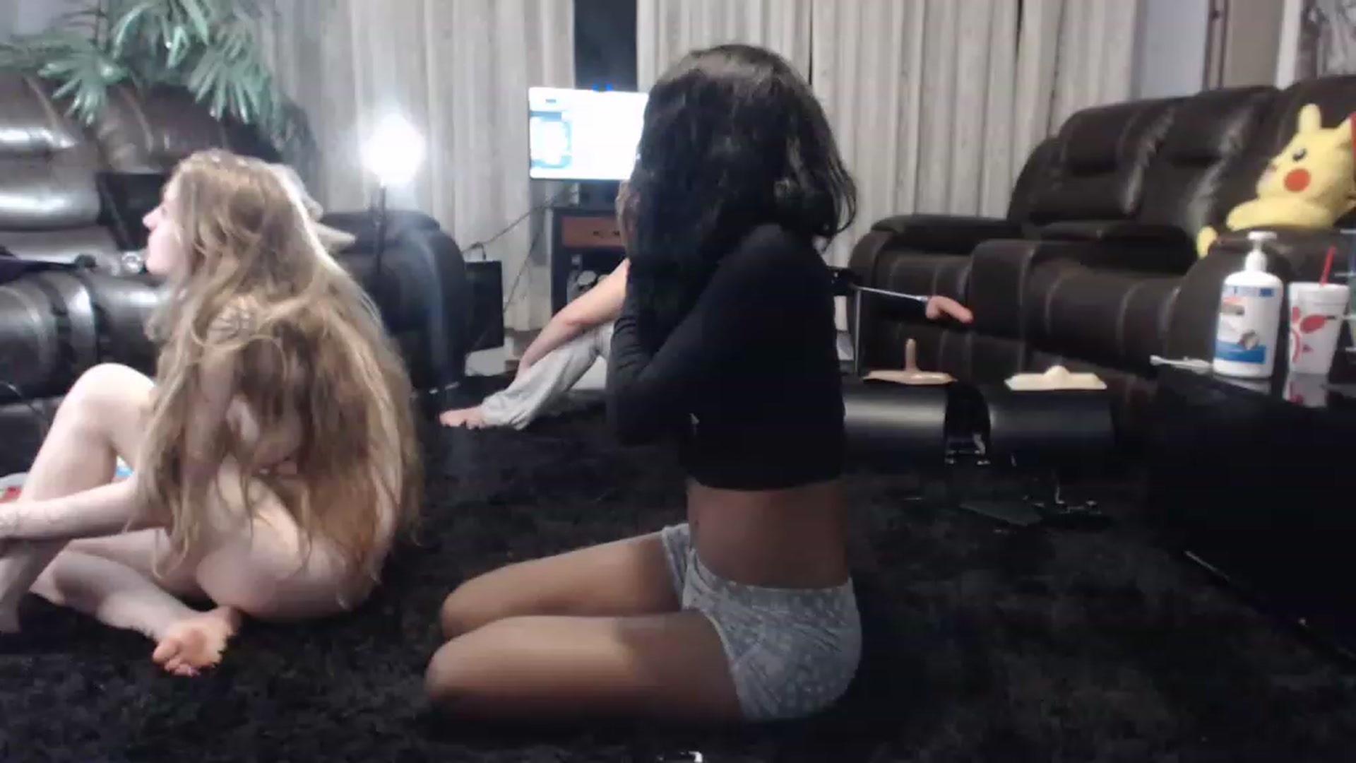 Gallery image thumbnail from Chibunny's myfreecams stream on, 12/03/2022, 06:15 image 6 of 20