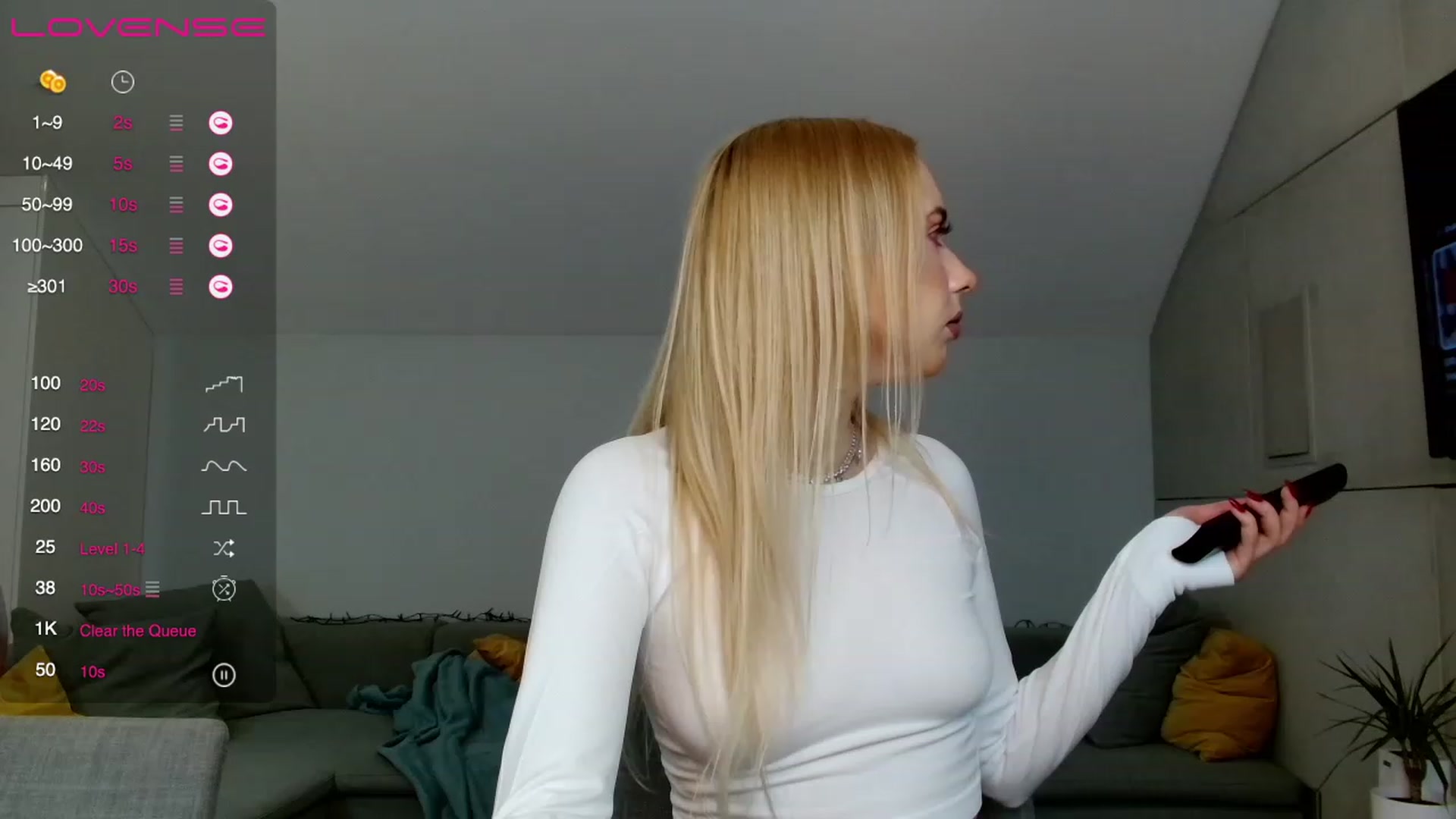 Gallery image thumbnail from ChloeAngel's myfreecams stream on, 12/31/2022, 20:29 image 12 of 20