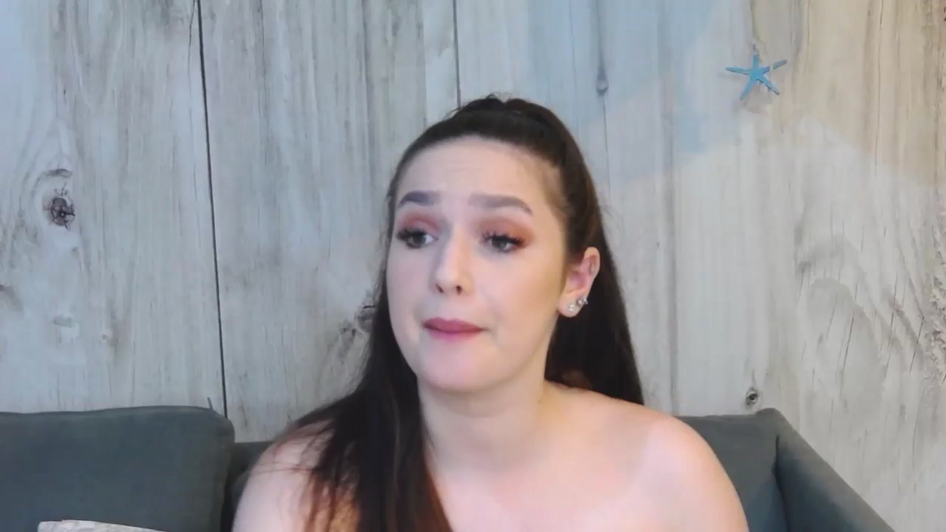 Gallery image thumbnail from ChloeBaby's myfreecams stream on, 05/03/2024, 22:05 image 17 of 20
