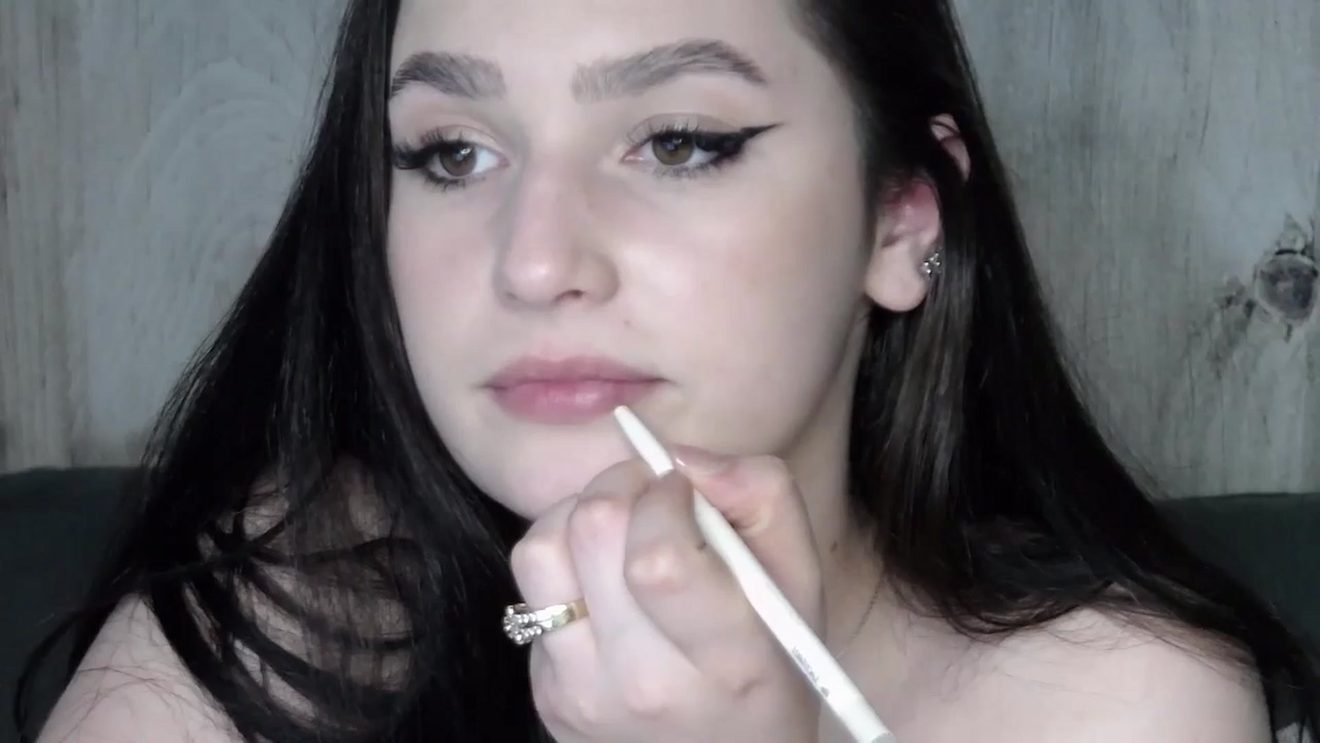 Gallery image thumbnail from ChloeBaby's myfreecams stream on, 06/01/2024, 21:37 image 15 of 20