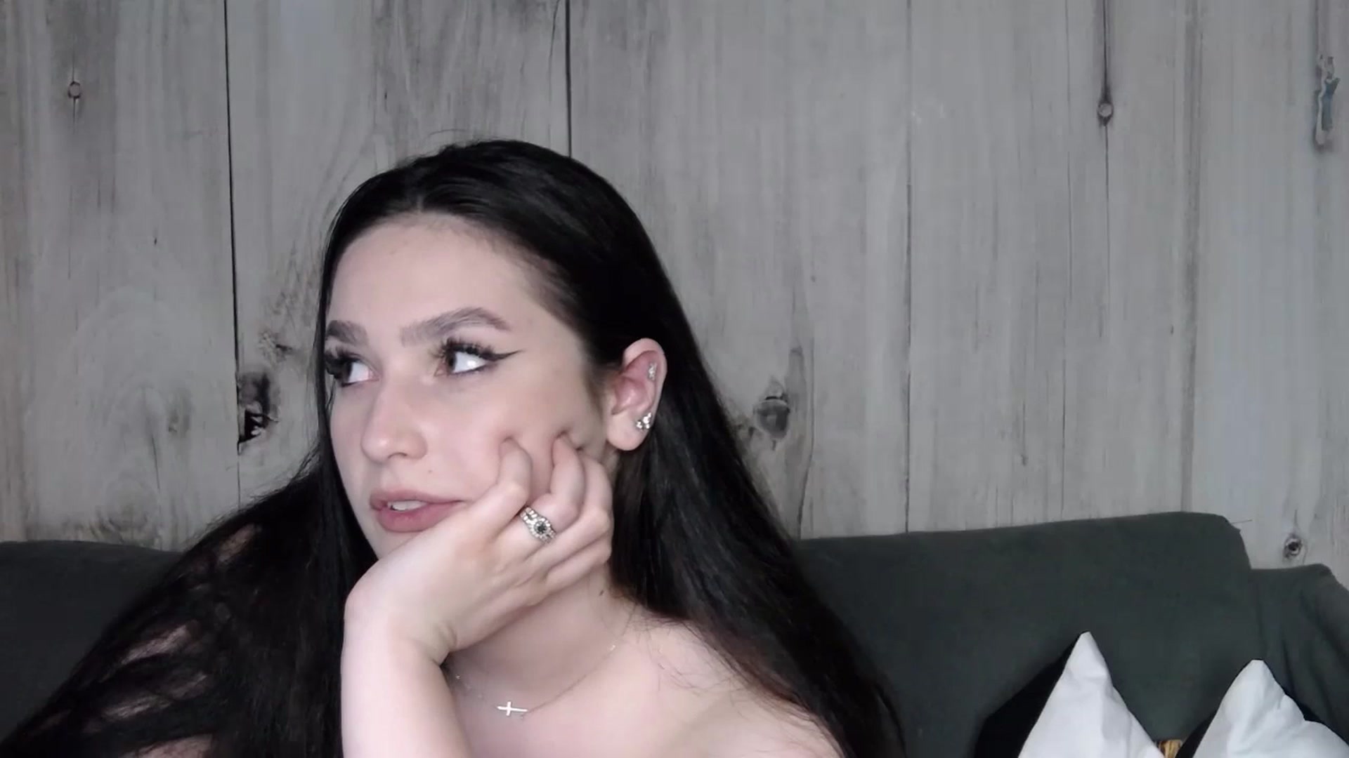 Gallery image thumbnail from ChloeBaby's myfreecams stream on, 06/01/2024, 21:37 image 17 of 20