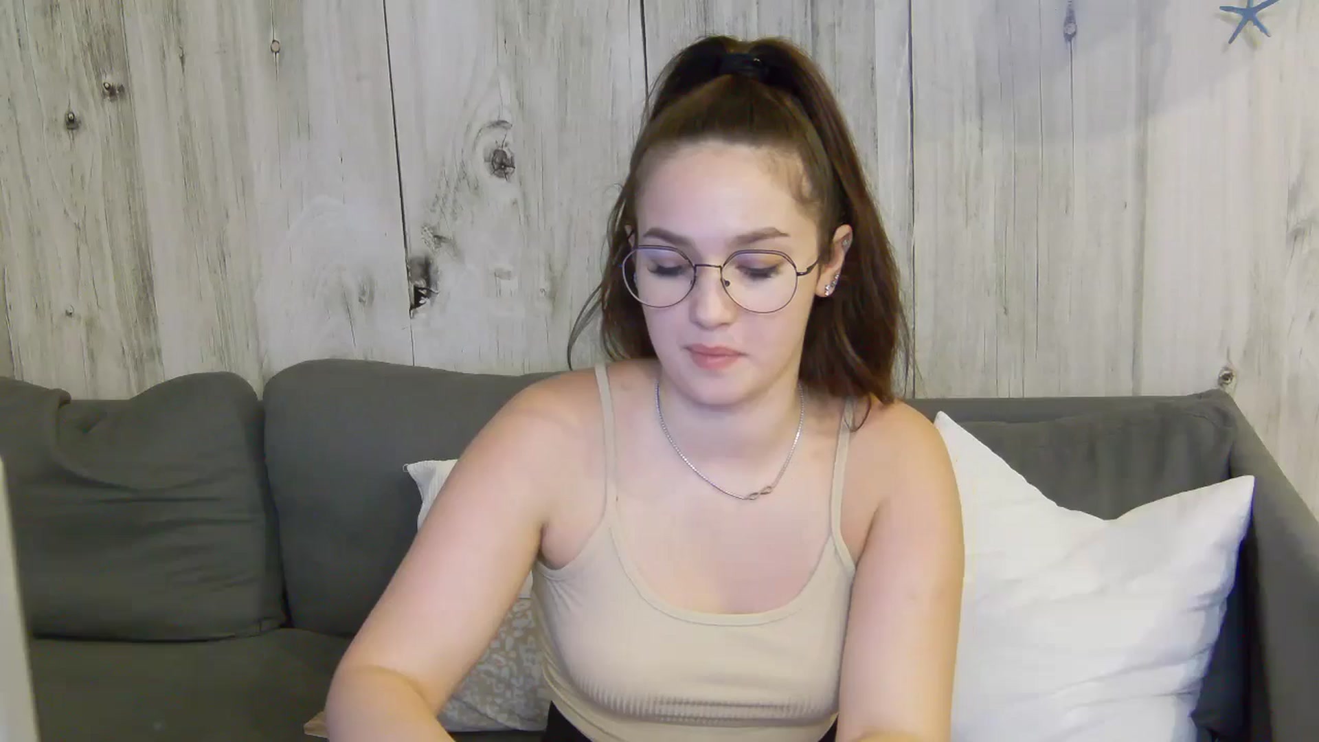 Gallery image thumbnail from ChloeBaby's myfreecams stream on, 07/22/2024, 23:27 image 6 of 20