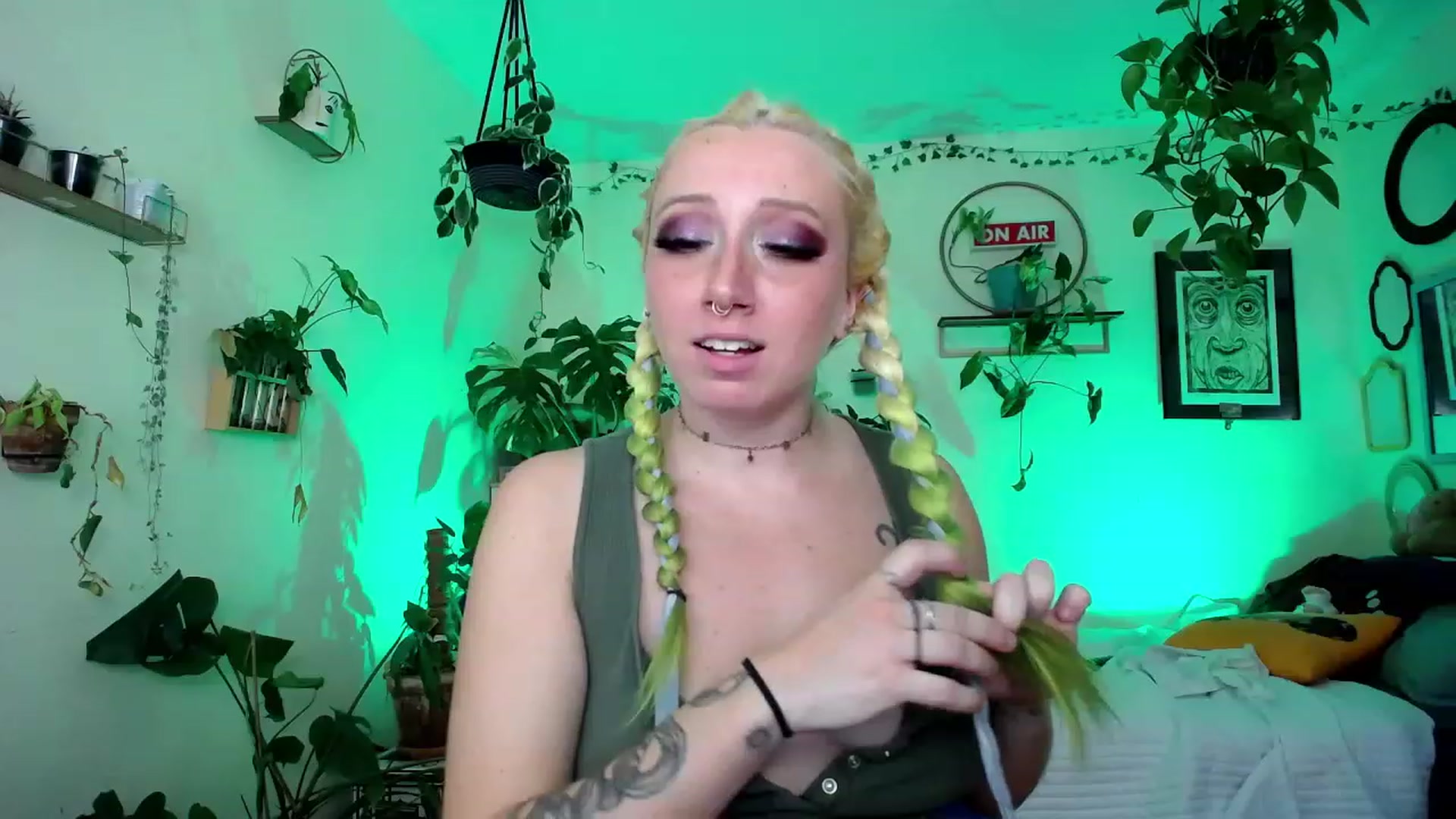 Gallery image thumbnail from ChloeCassidy's myfreecams stream on, 01/17/2023, 24:47 image 20 of 20