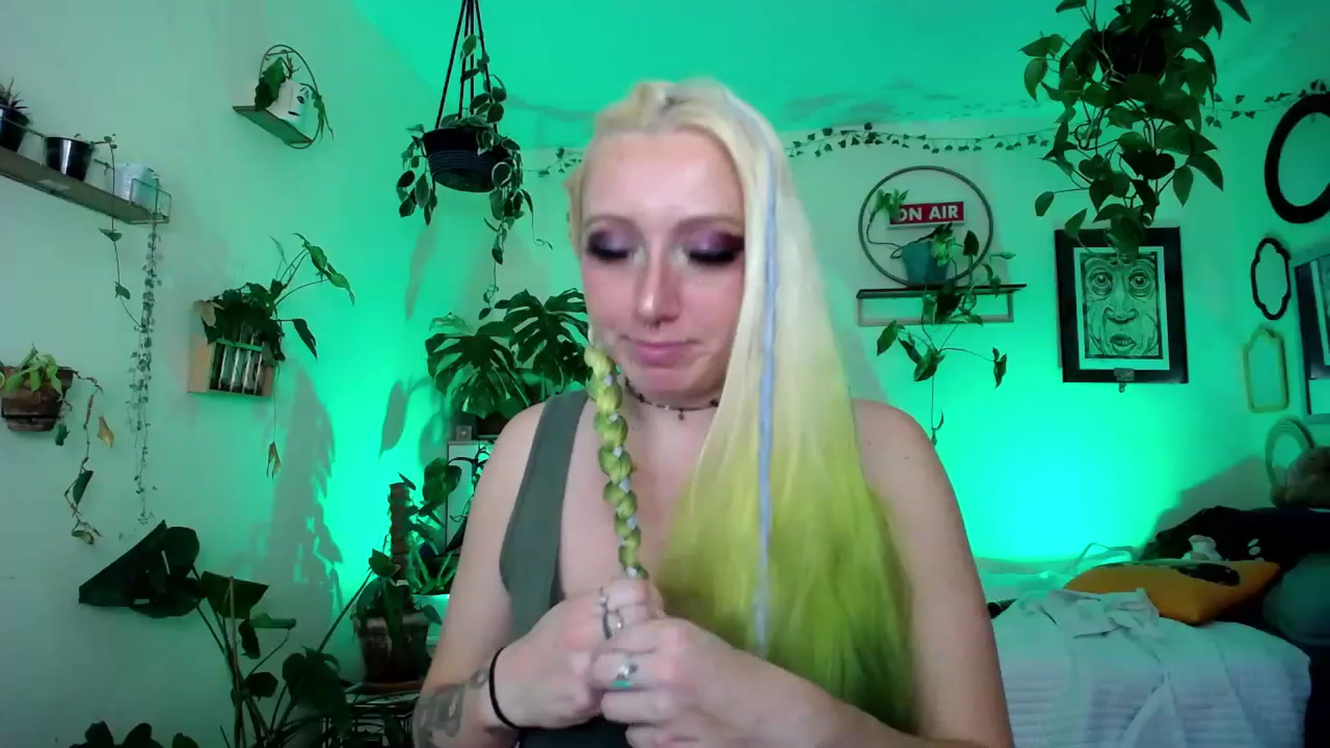 Gallery image thumbnail from ChloeCassidy's myfreecams stream on, 01/17/2023, 24:47 image 15 of 20