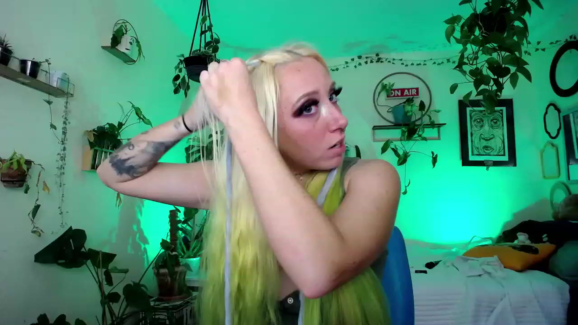 Gallery image thumbnail from ChloeCassidy's myfreecams stream on, 01/17/2023, 24:47 image 12 of 20