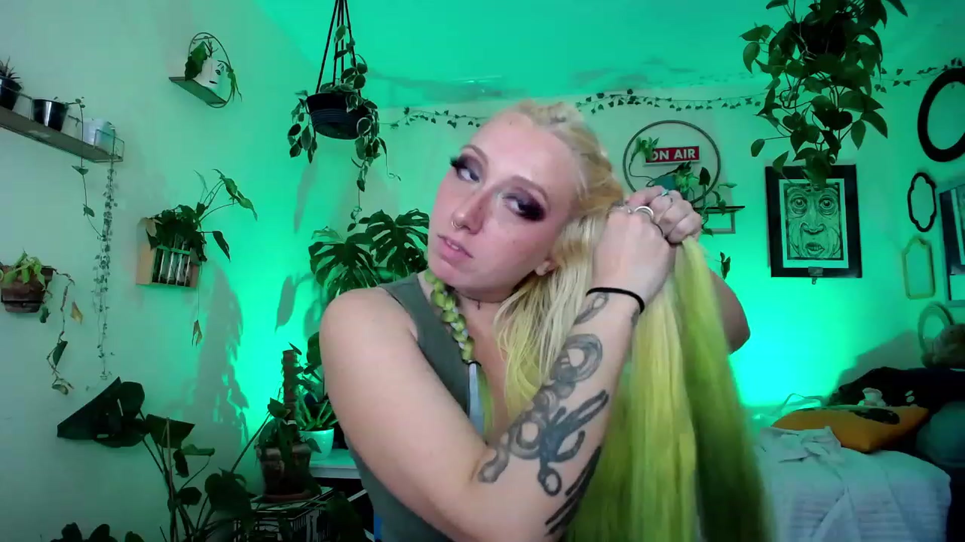 Gallery image thumbnail from ChloeCassidy's myfreecams stream on, 01/17/2023, 24:47 image 18 of 20