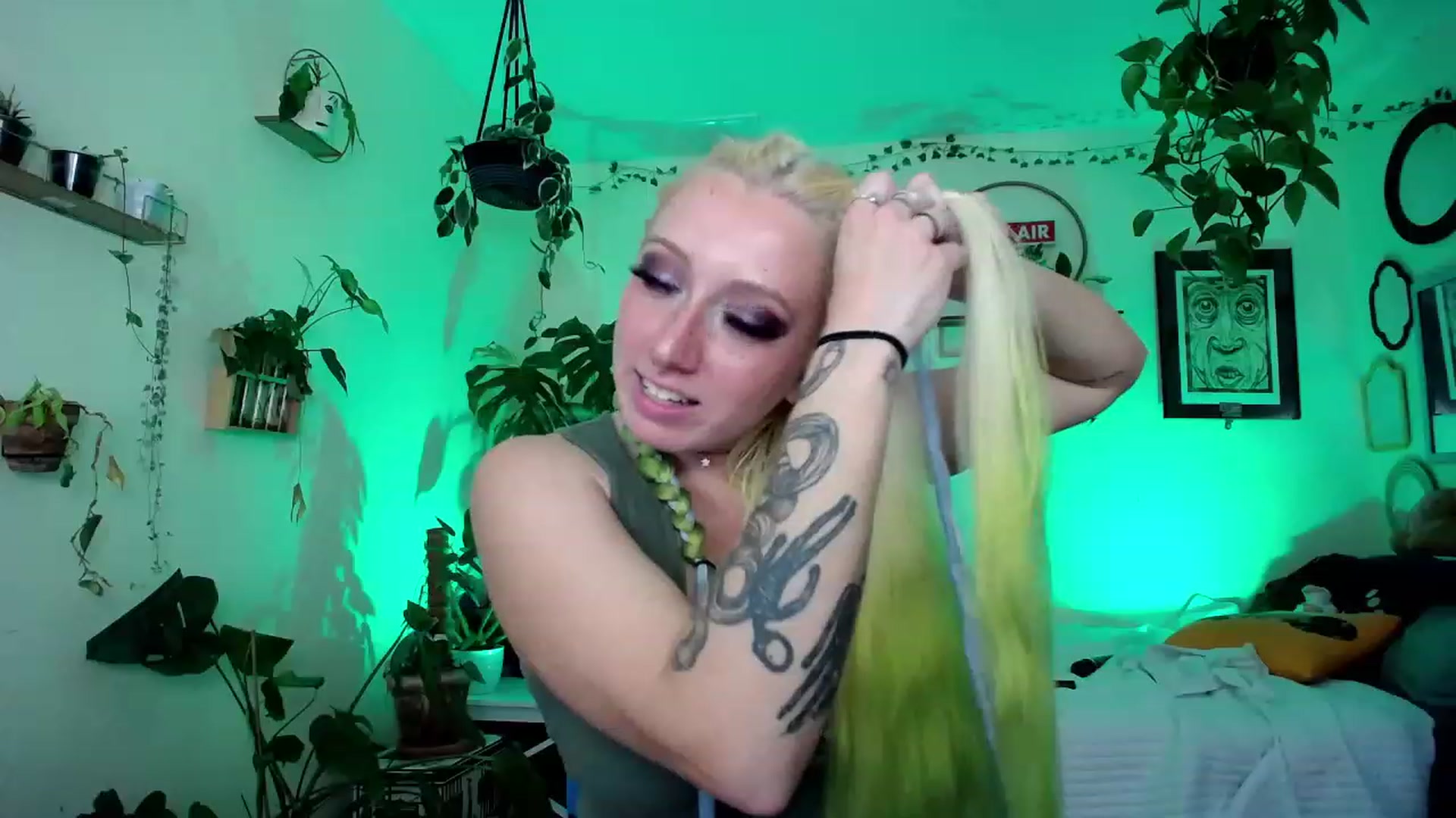 Gallery image thumbnail from ChloeCassidy's myfreecams stream on, 01/17/2023, 24:47 image 17 of 20