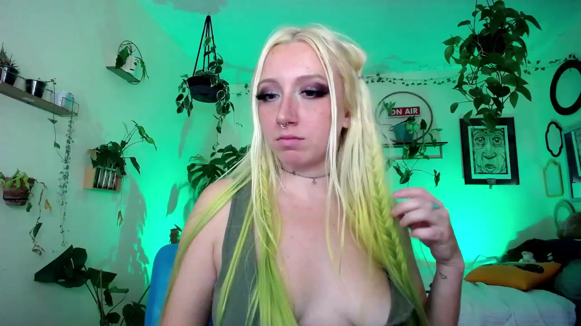 Gallery image thumbnail from ChloeCassidy's myfreecams stream on, 01/17/2023, 24:47 image 4 of 20