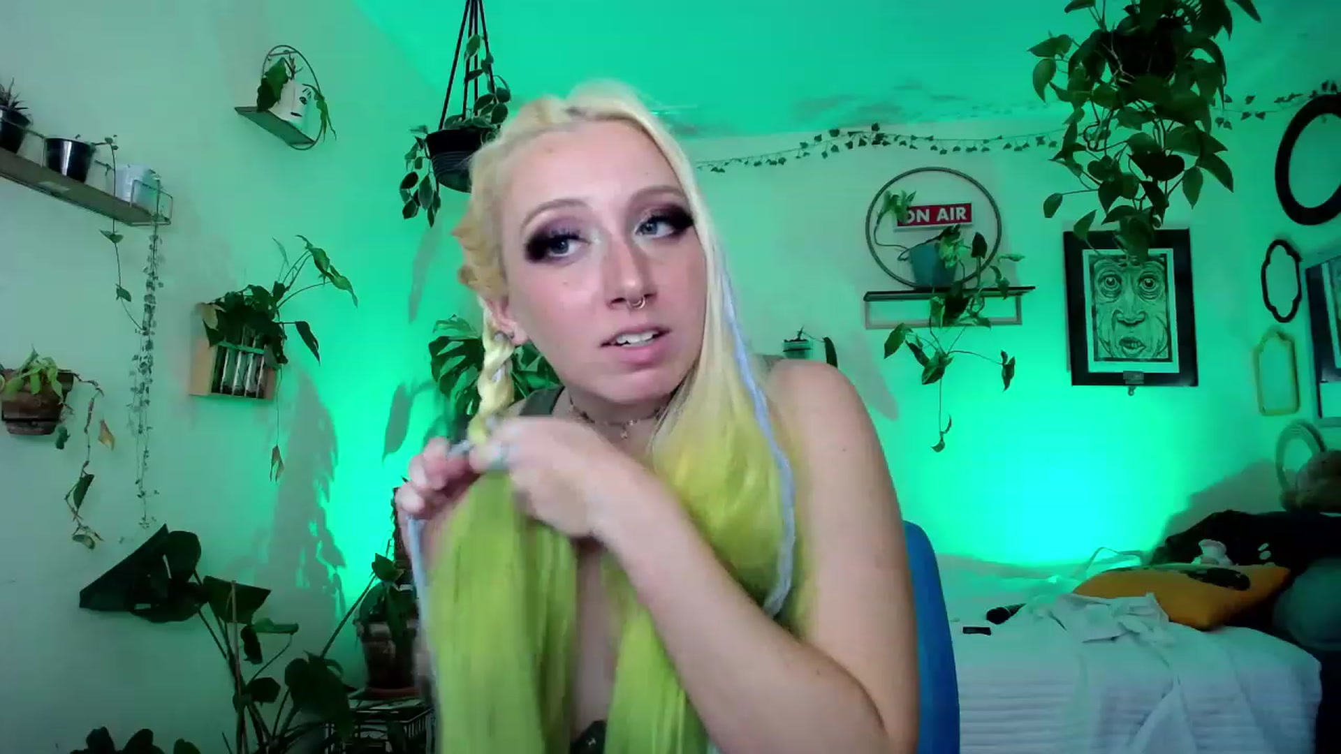 Gallery image thumbnail from ChloeCassidy's myfreecams stream on, 01/17/2023, 24:47 image 14 of 20