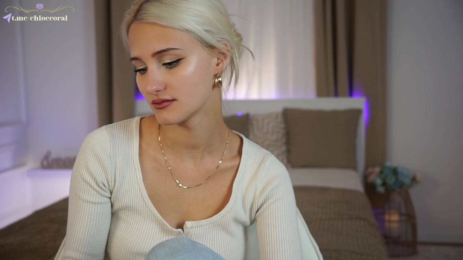 Gallery image thumbnail from ChloeCoral's myfreecams stream on, 10/17/2024, 13:07 image 13 of 20