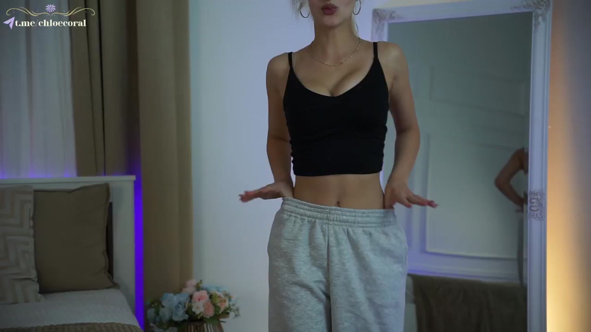 Gallery image thumbnail from ChloeCoral's myfreecams stream on, 10/20/2024, 19:03 image 12 of 20