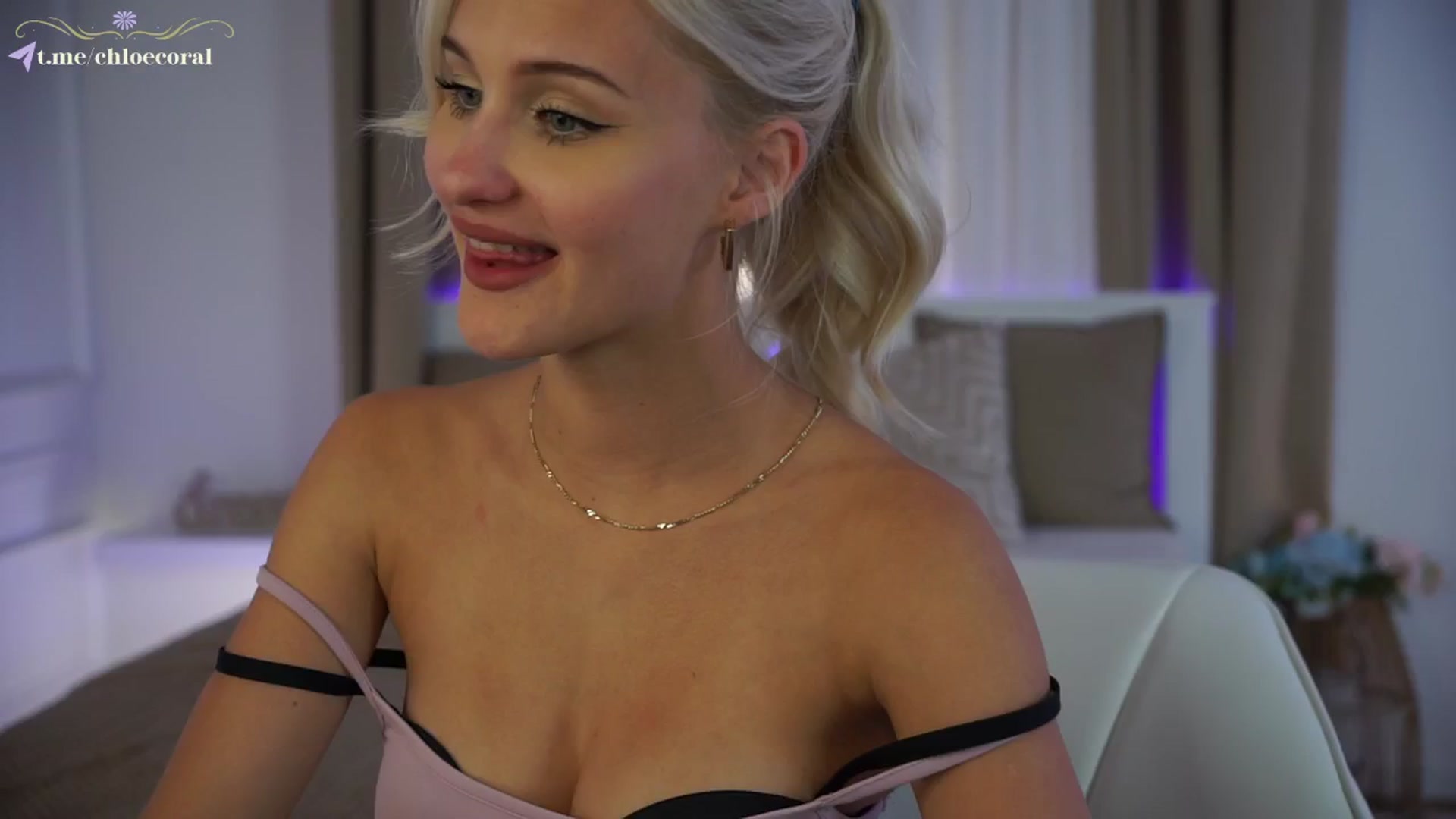 Gallery image thumbnail from ChloeCoral's myfreecams stream on, 10/22/2024, 20:20 image 12 of 20