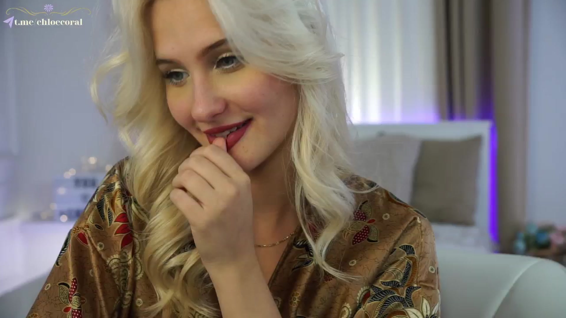 Gallery image thumbnail from ChloeCoral's myfreecams stream on, 11/11/2024, 21:46 image 17 of 20