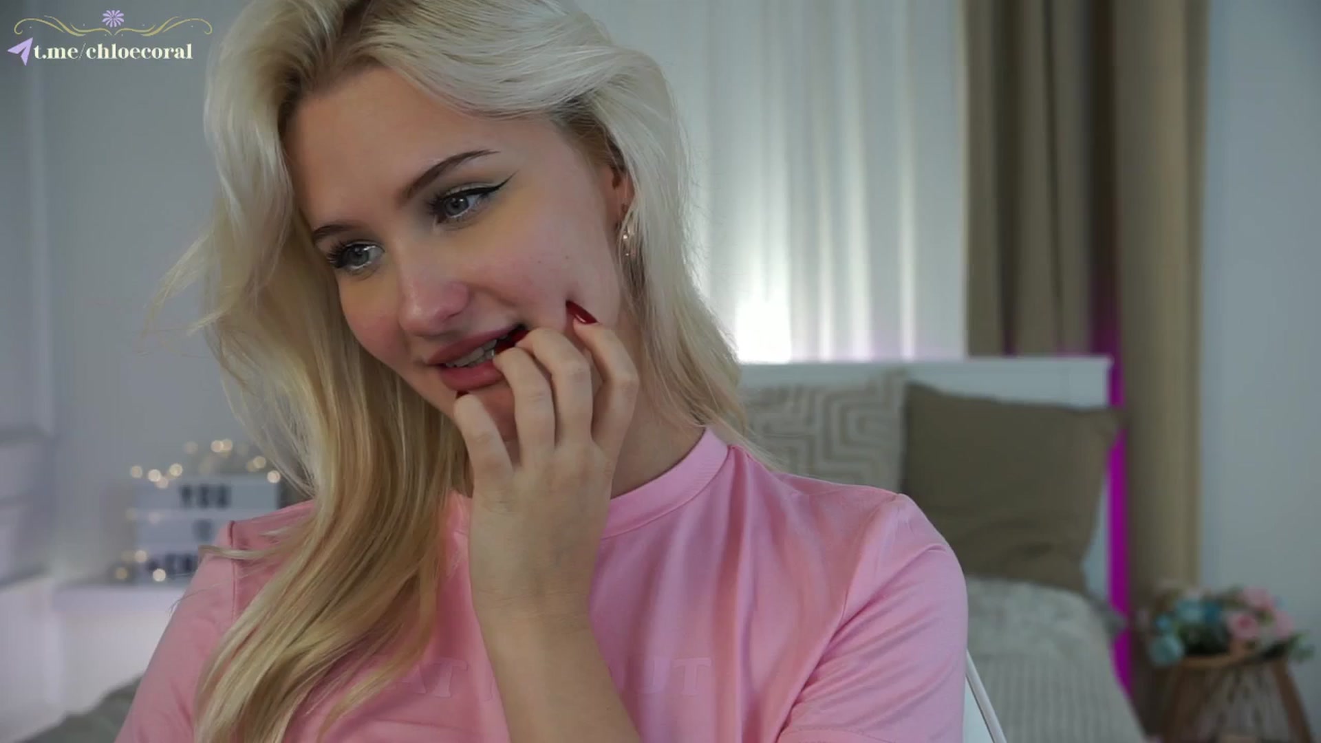 Gallery image thumbnail from ChloeCoral's myfreecams stream on, 11/17/2024, 16:30 image 10 of 20