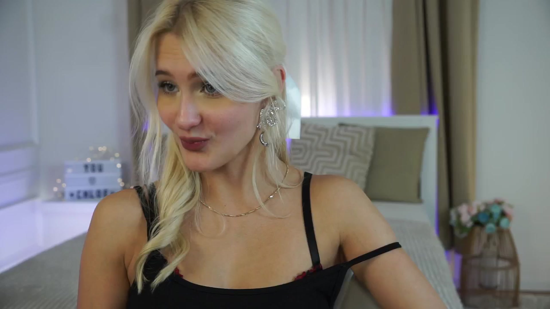 Gallery image thumbnail from ChloeCoral's myfreecams stream on, 11/20/2024, 23:41 image 12 of 20