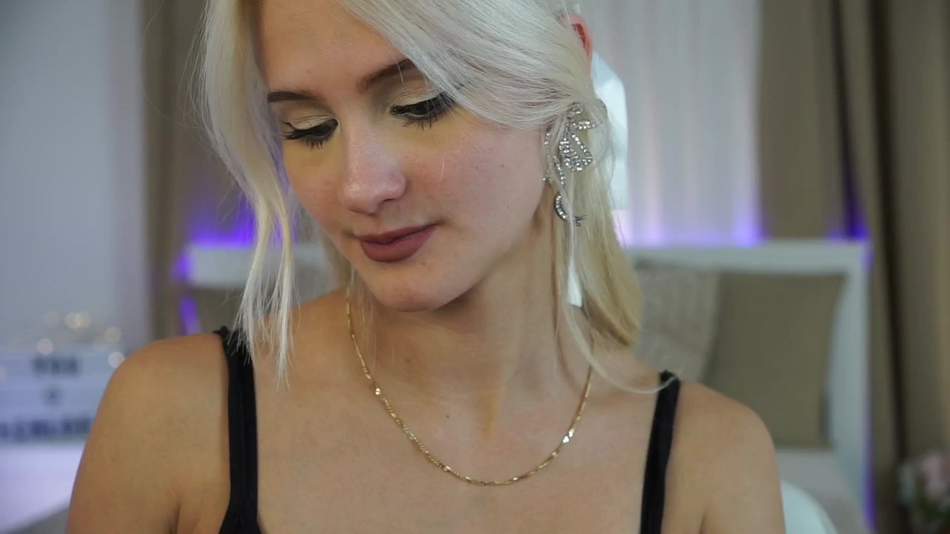 Gallery image thumbnail from ChloeCoral's myfreecams stream on, 11/20/2024, 23:41 image 1 of 20