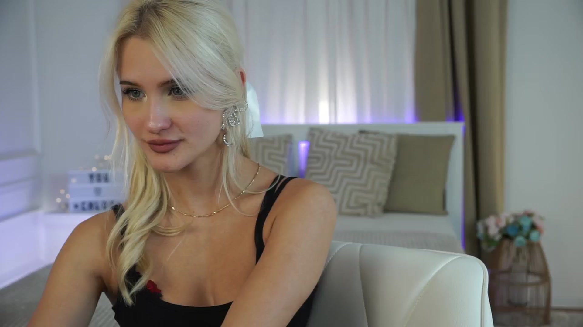 Gallery image thumbnail from ChloeCoral's myfreecams stream on, 11/20/2024, 23:41 image 20 of 20