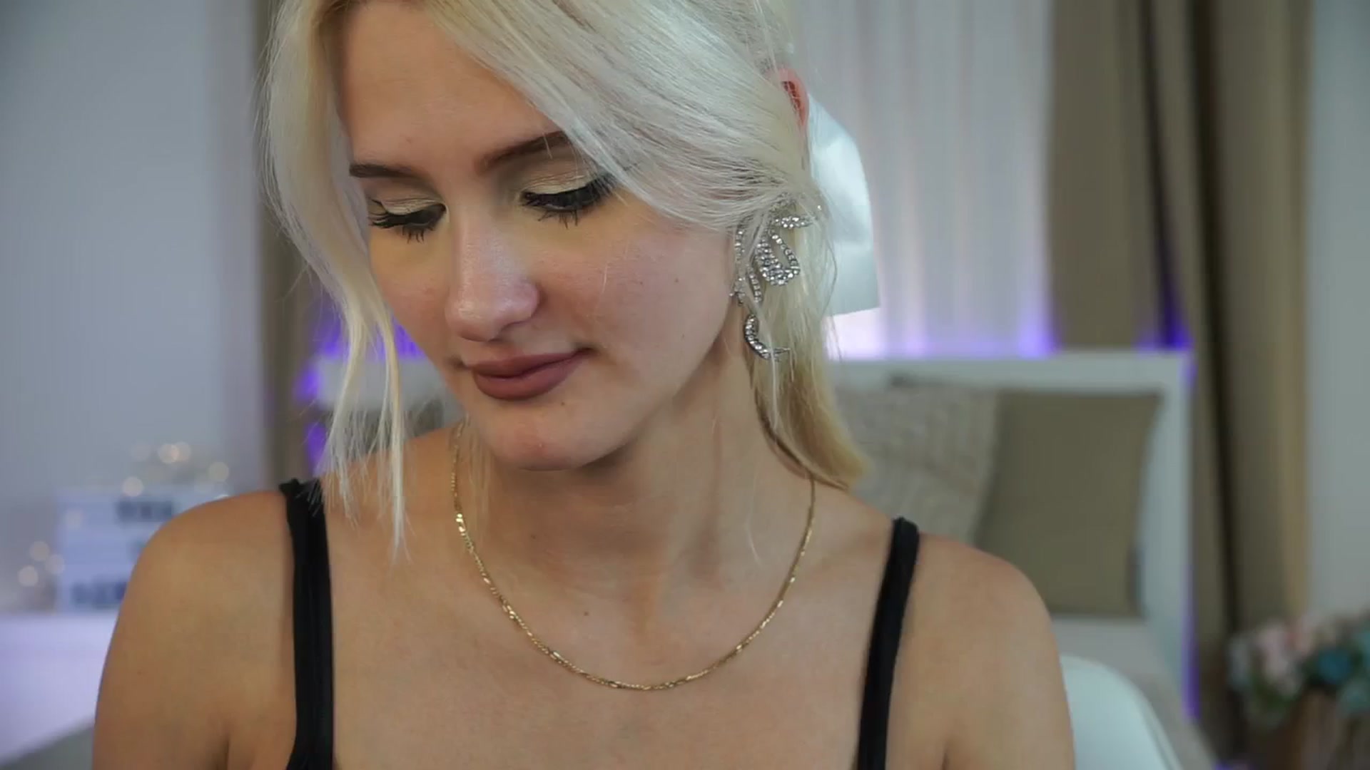 Gallery image thumbnail from ChloeCoral's myfreecams stream on, 11/20/2024, 23:41 image 2 of 20