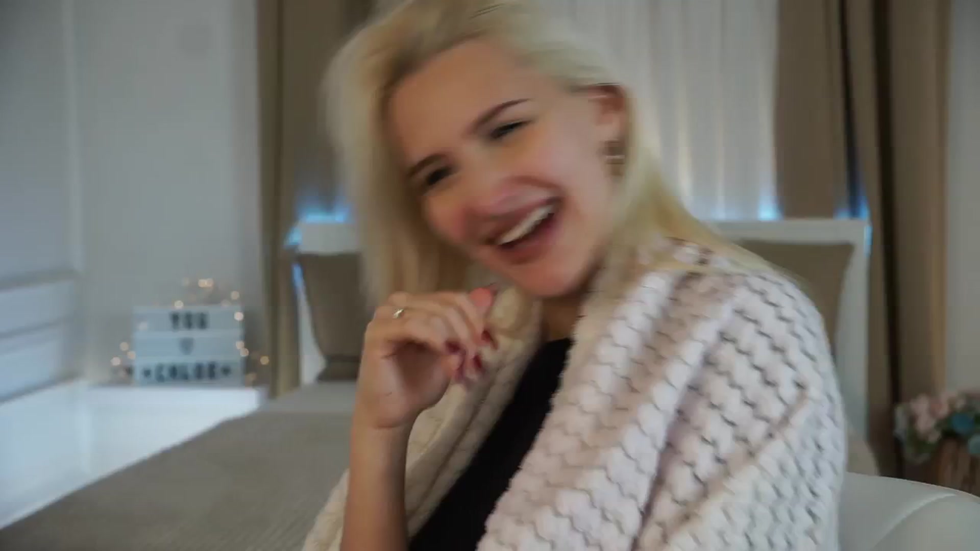 Gallery image thumbnail from ChloeCoral's myfreecams stream on, 11/21/2024, 23:35 image 12 of 20
