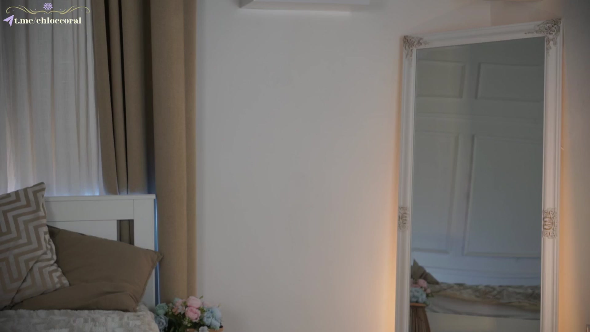Gallery image thumbnail from ChloeCoral's myfreecams stream on, 12/01/2024, 22:30 image 4 of 20