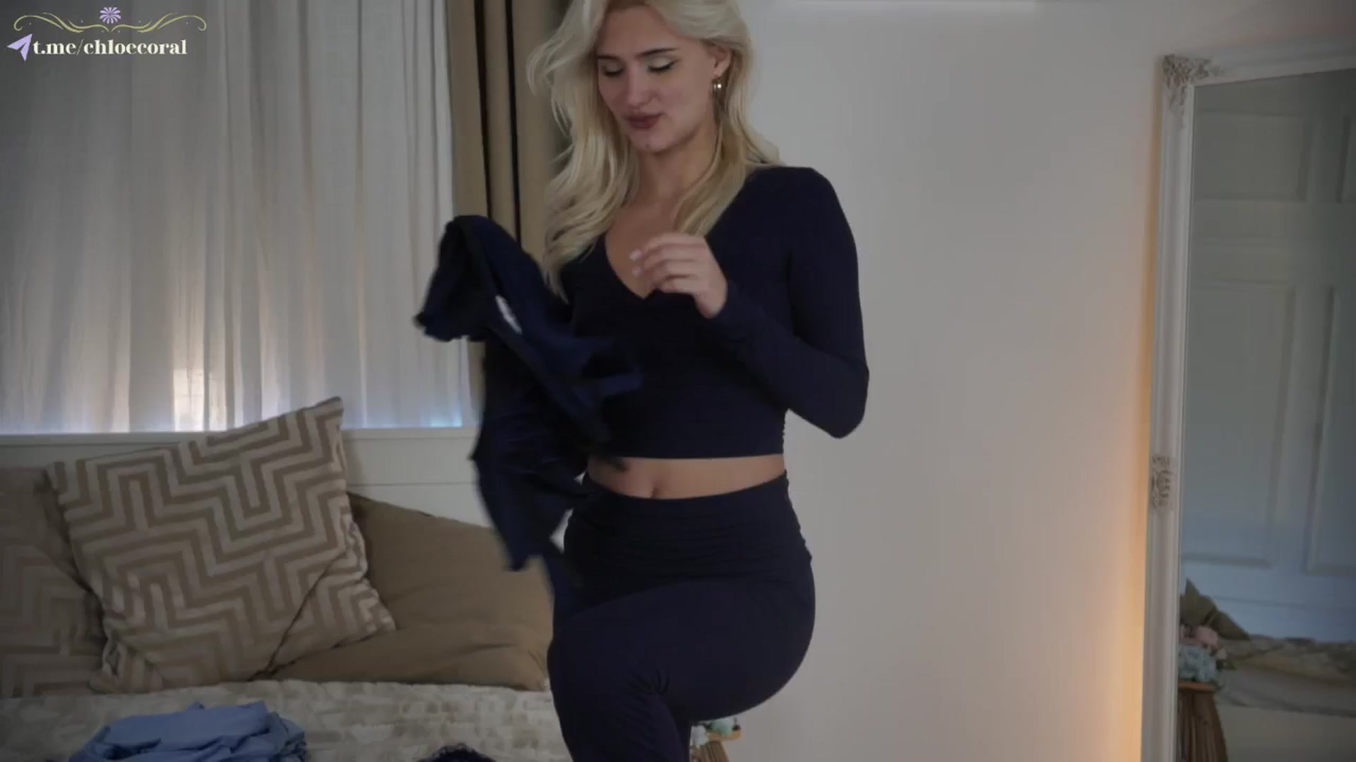 Gallery image thumbnail from ChloeCoral's myfreecams stream on, 12/01/2024, 22:30 image 6 of 20