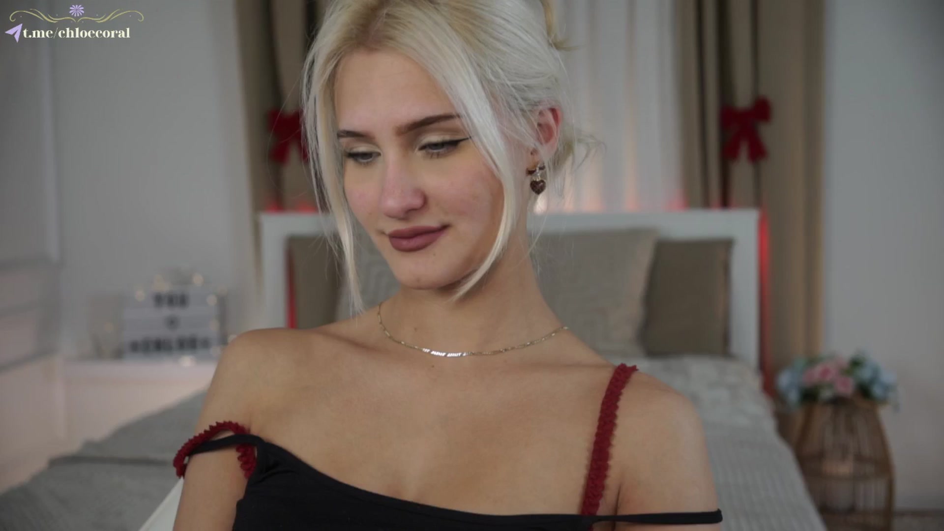 Gallery image thumbnail from ChloeCoral's myfreecams stream on, 12/03/2024, 23:24 image 12 of 20