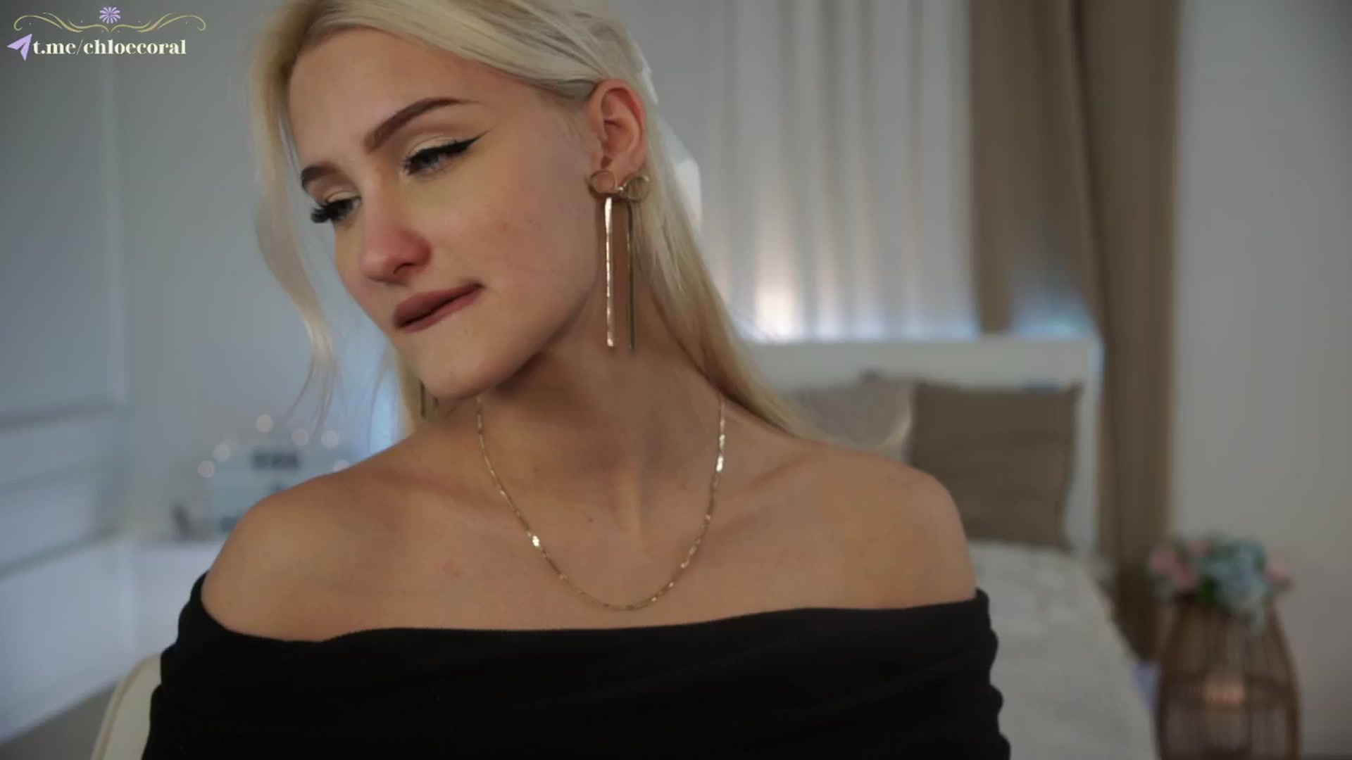 Gallery image thumbnail from ChloeCoral's myfreecams stream on, 12/04/2024, 23:08 image 4 of 20