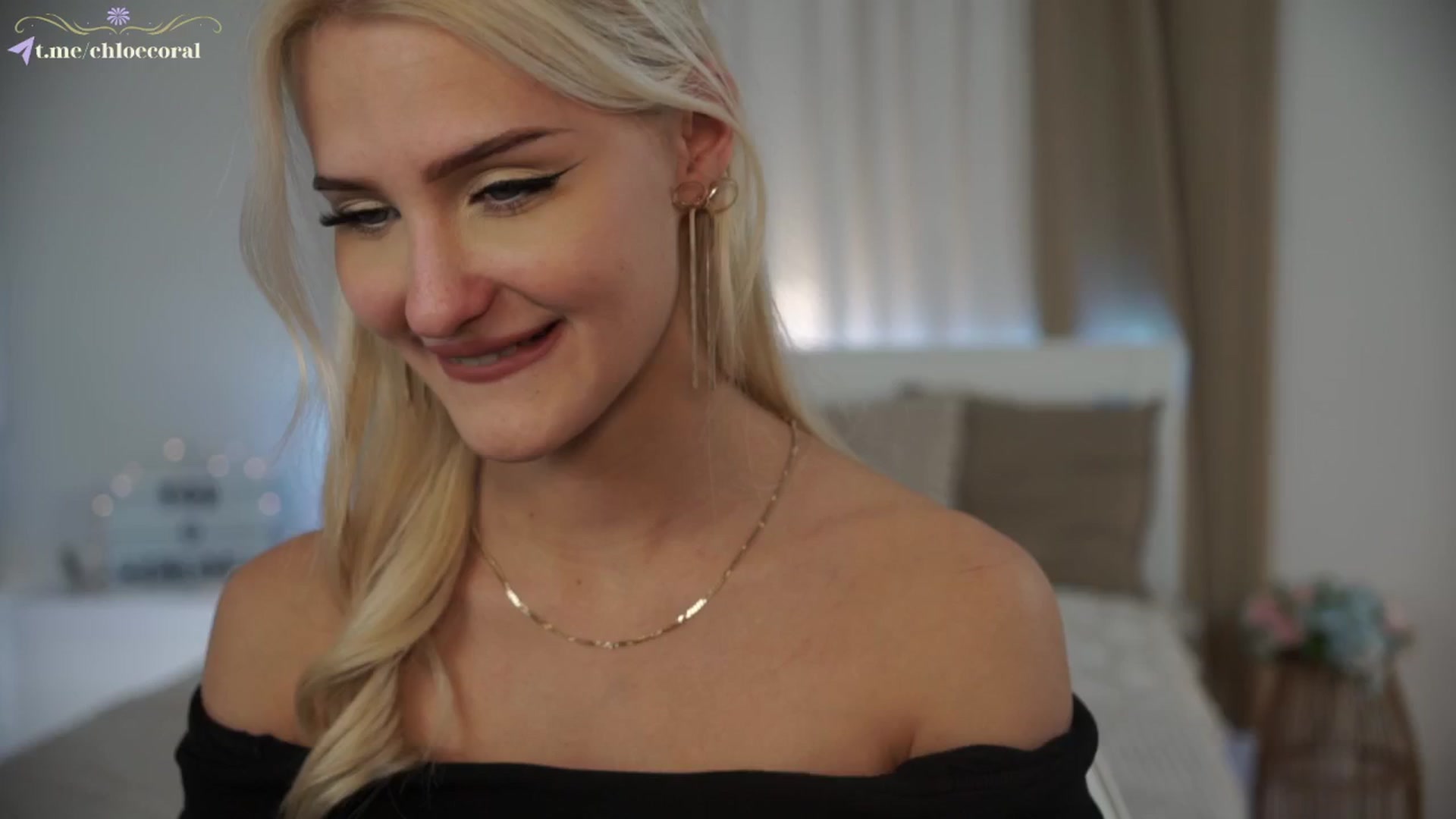 Gallery image thumbnail from ChloeCoral's myfreecams stream on, 12/04/2024, 23:08 image 12 of 20