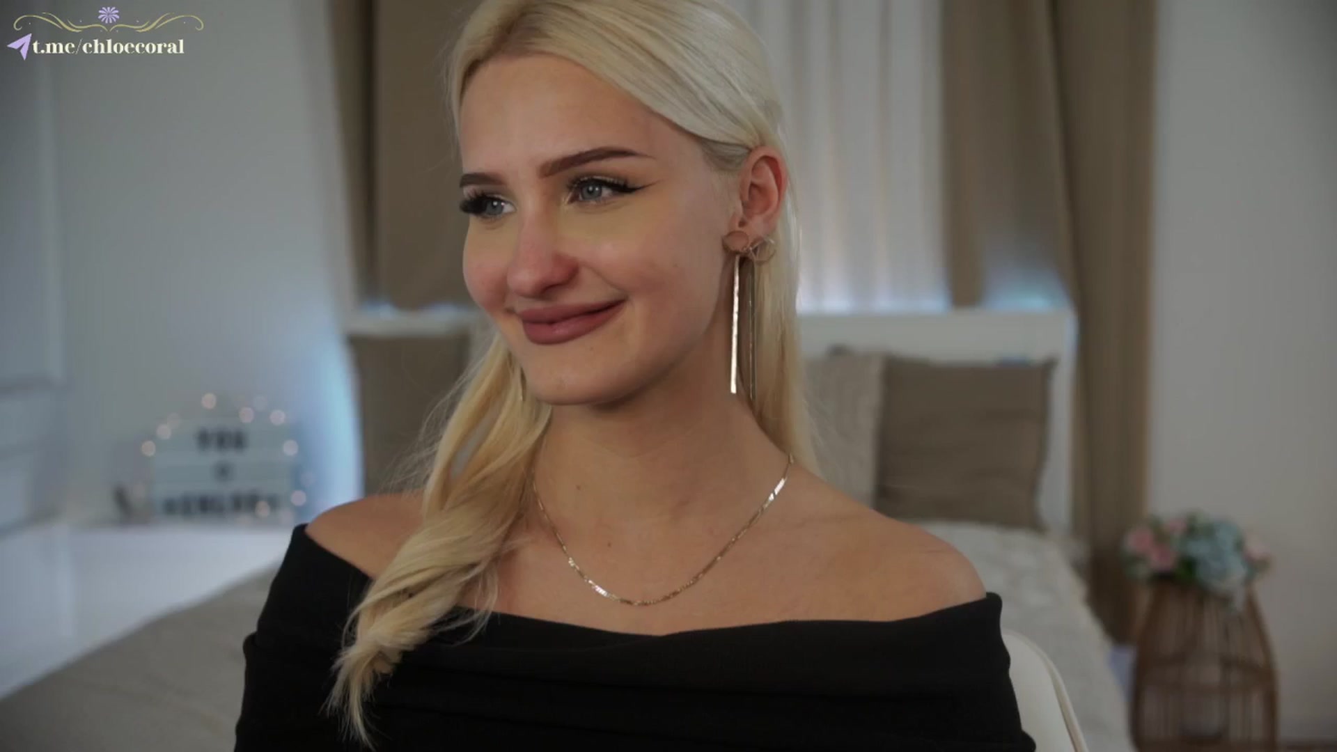 Gallery image thumbnail from ChloeCoral's myfreecams stream on, 12/04/2024, 23:08 image 14 of 20