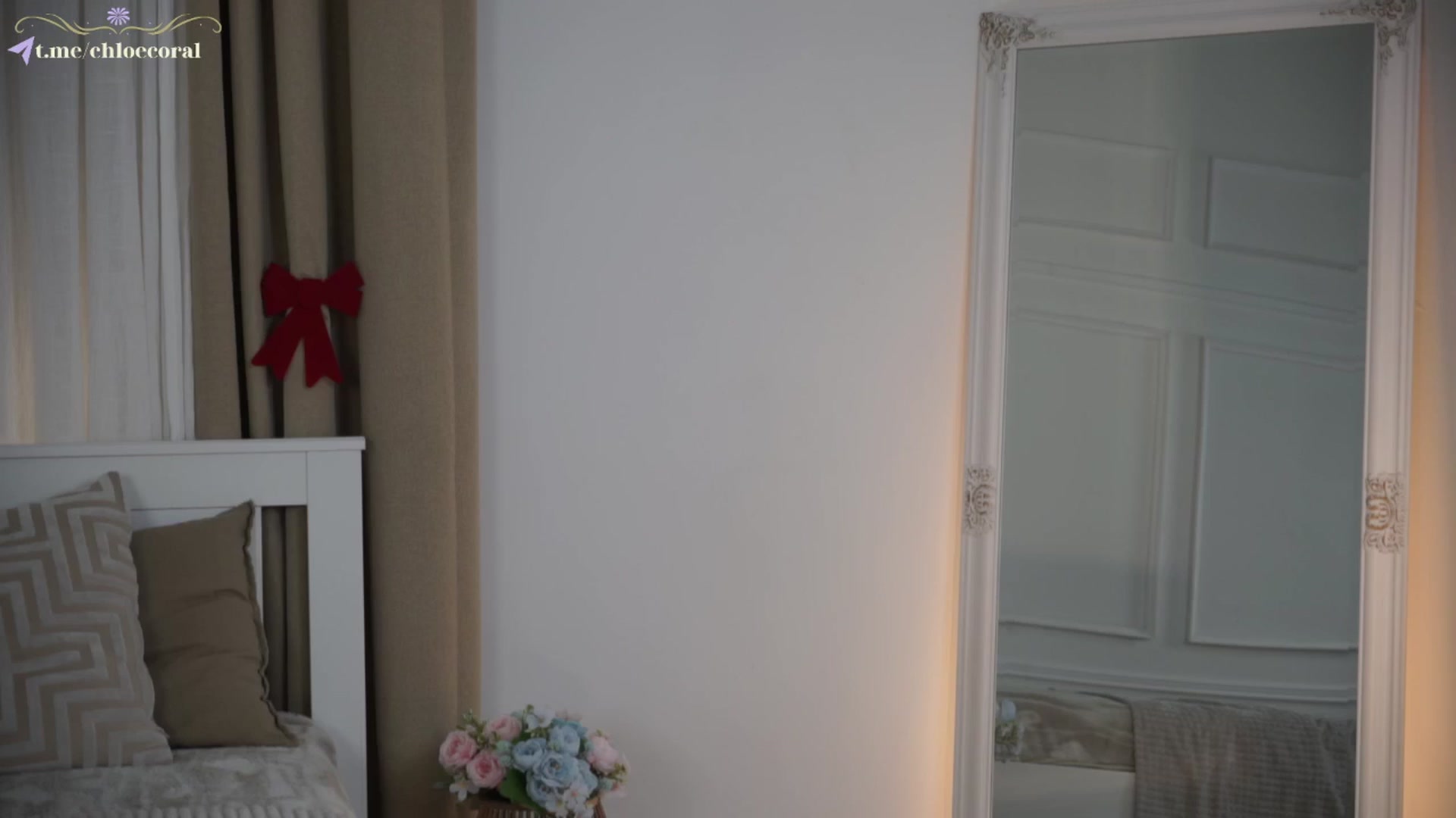 Gallery image thumbnail from ChloeCoral's myfreecams stream on, 12/05/2024, 21:32 image 18 of 20