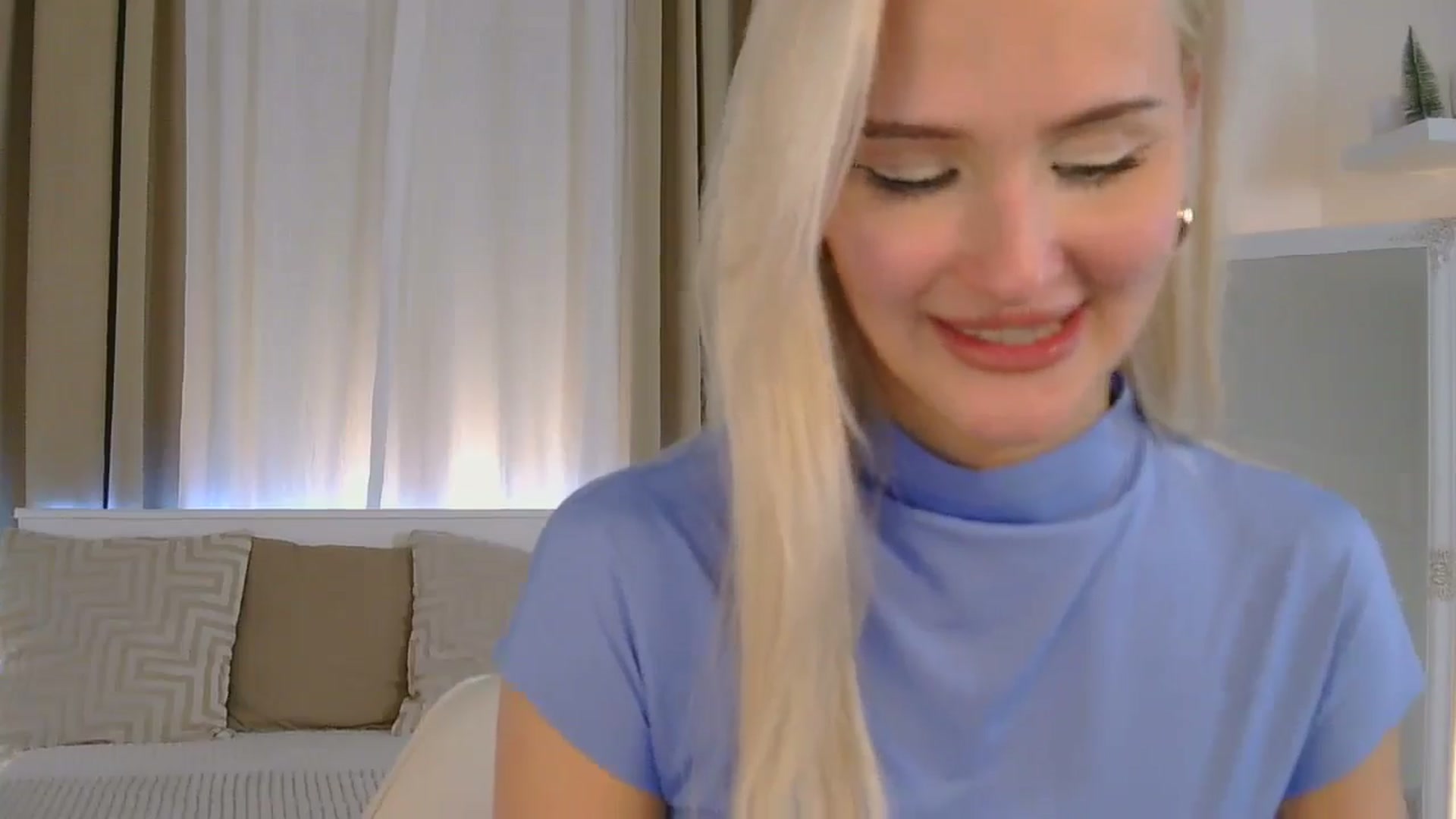 Gallery image thumbnail from ChloeCoral's myfreecams stream on, 12/28/2024, 23:20 image 5 of 20