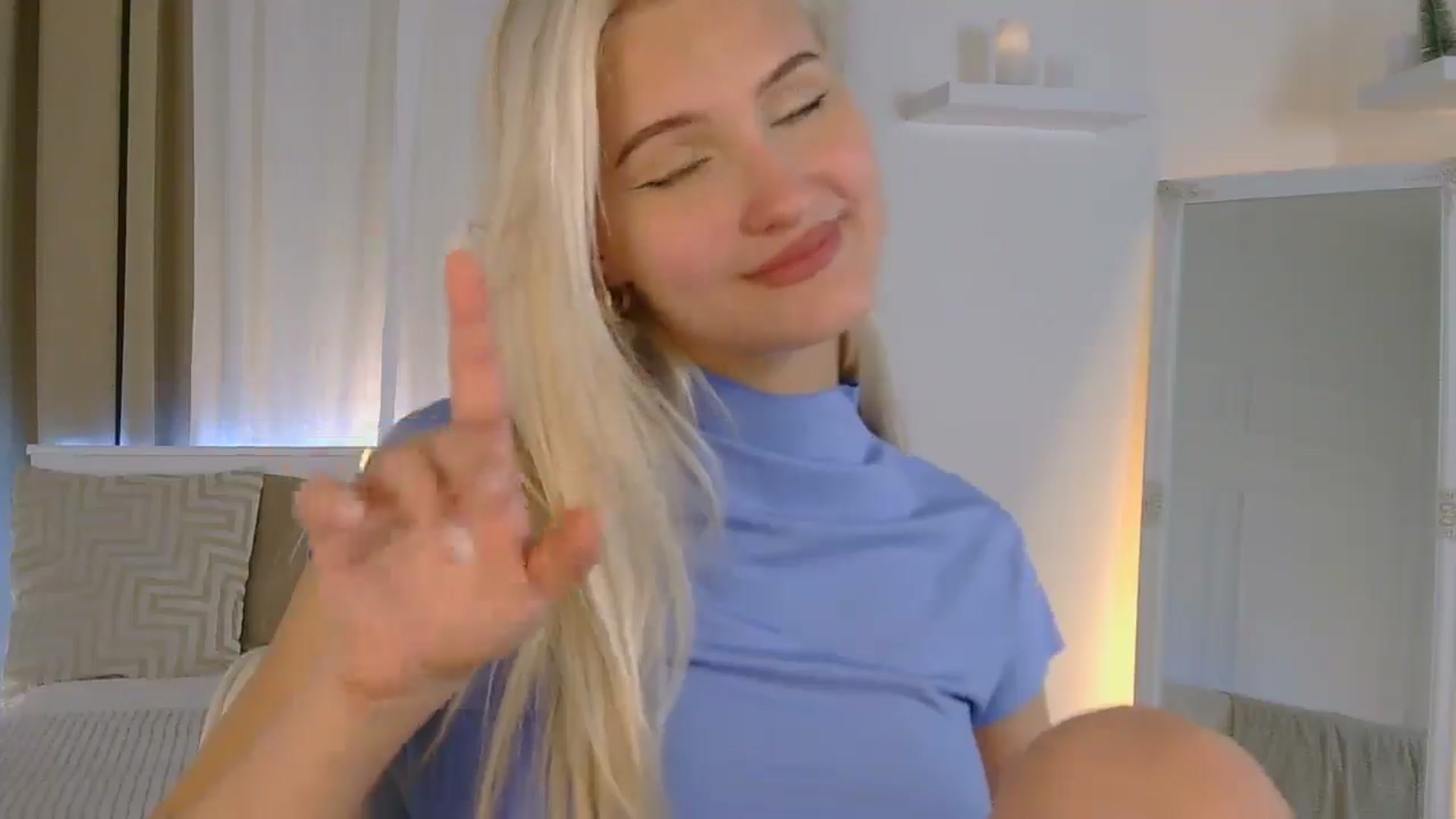Gallery image thumbnail from ChloeCoral's myfreecams stream on, 12/28/2024, 23:20 image 15 of 20