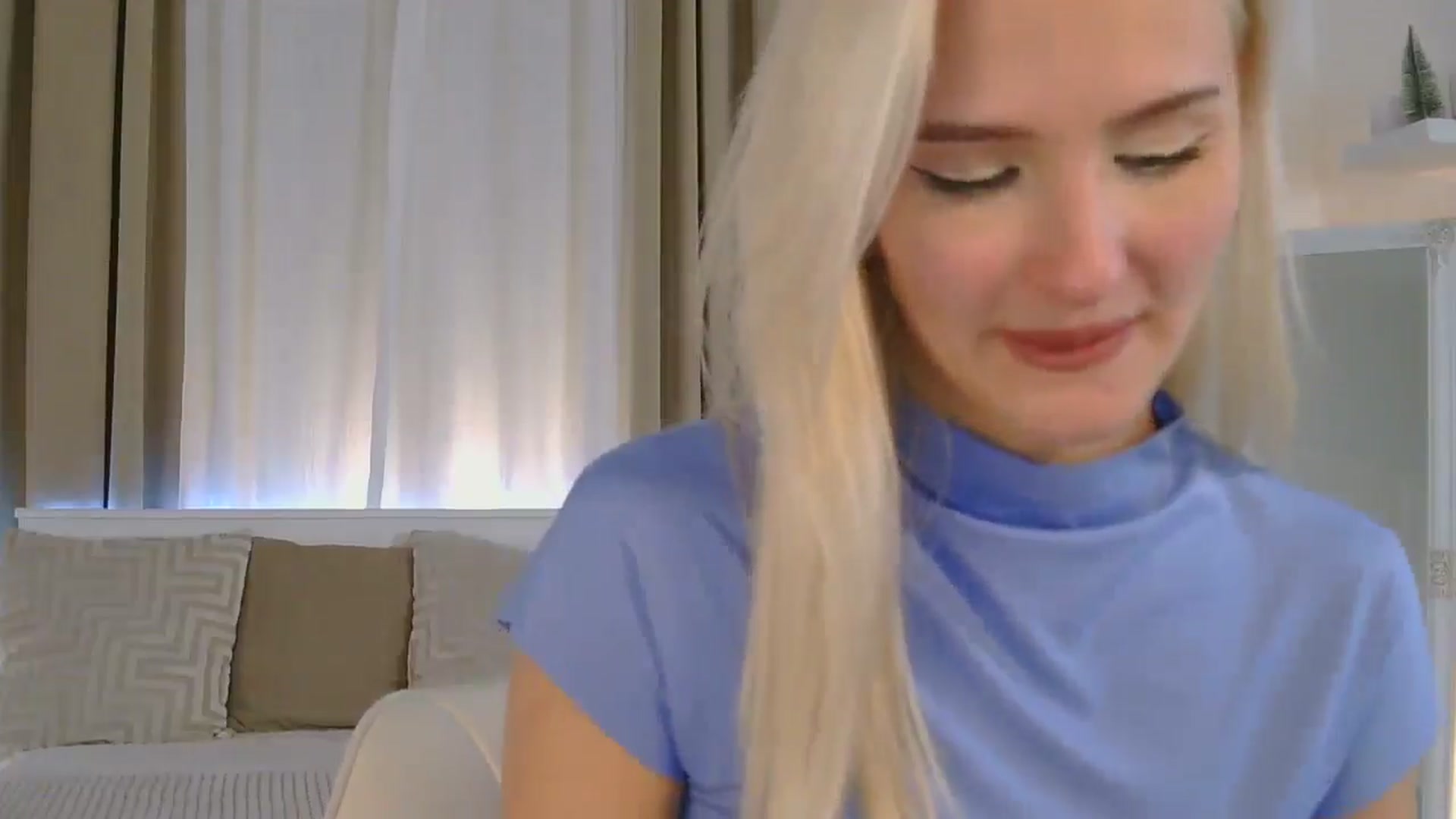 Gallery image thumbnail from ChloeCoral's myfreecams stream on, 12/28/2024, 23:20 image 3 of 20