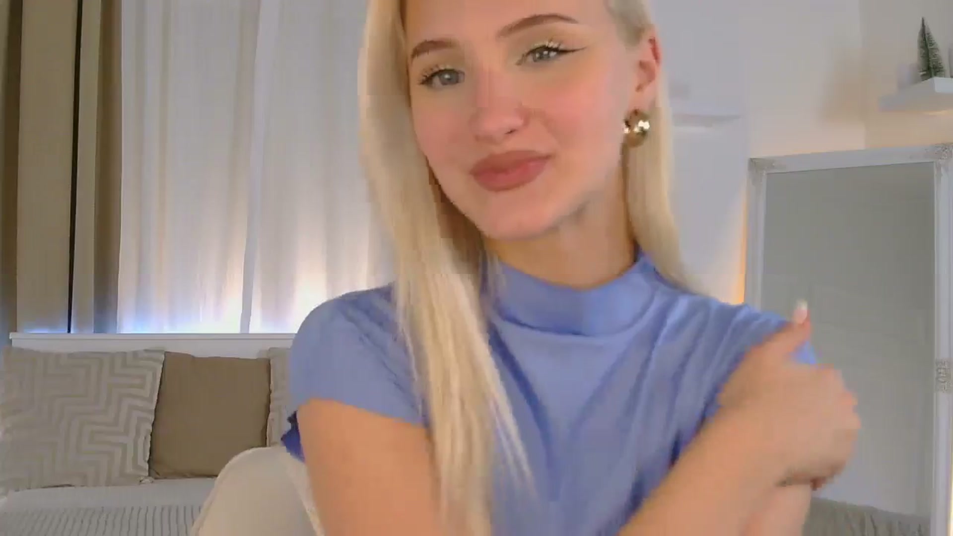 Gallery image thumbnail from ChloeCoral's myfreecams stream on, 12/28/2024, 23:20 image 6 of 20
