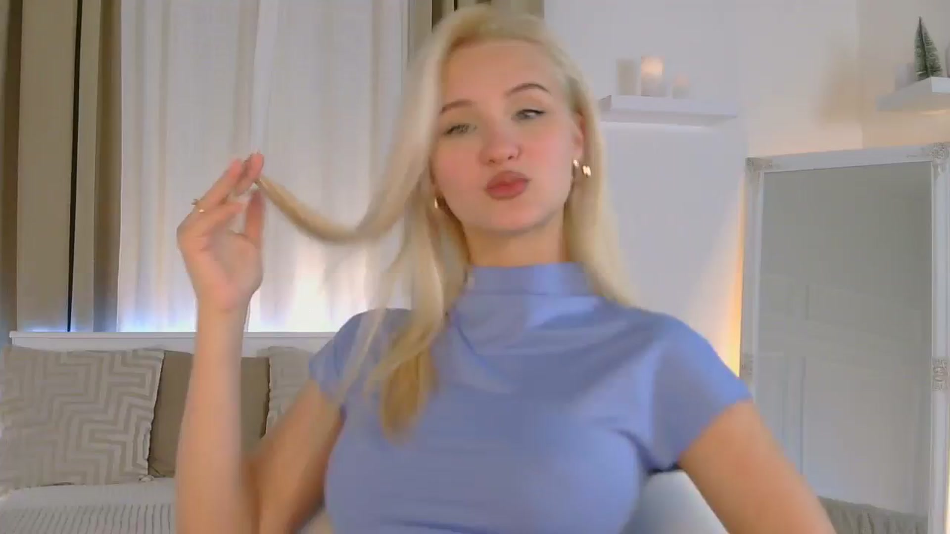 Gallery image thumbnail from ChloeCoral's myfreecams stream on, 12/28/2024, 23:20 image 4 of 20