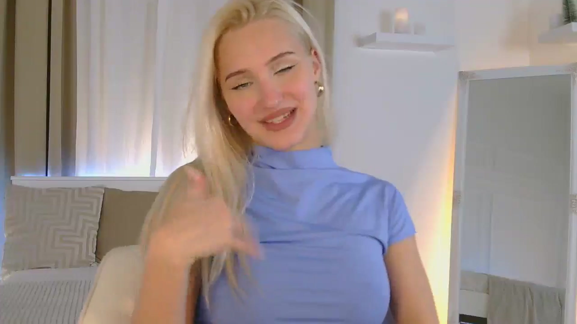 Gallery image thumbnail from ChloeCoral's myfreecams stream on, 12/28/2024, 23:20 image 10 of 20
