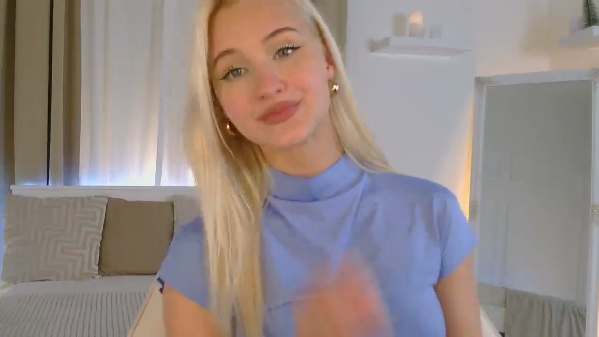 Gallery image thumbnail from ChloeCoral's myfreecams stream on, 12/29/2024, 24:09 image 16 of 20