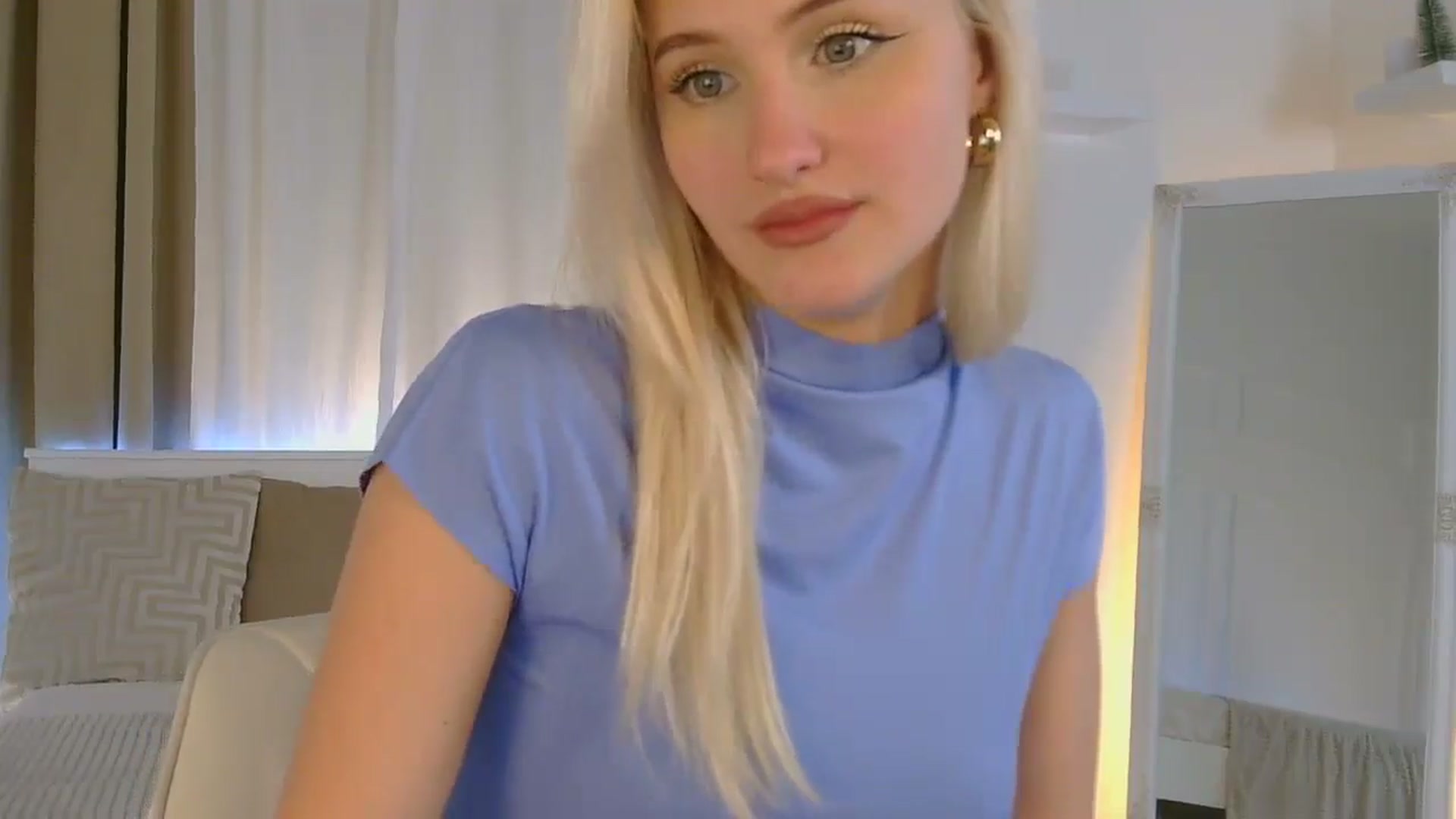 Gallery image thumbnail from ChloeCoral's myfreecams stream on, 12/29/2024, 24:09 image 8 of 20