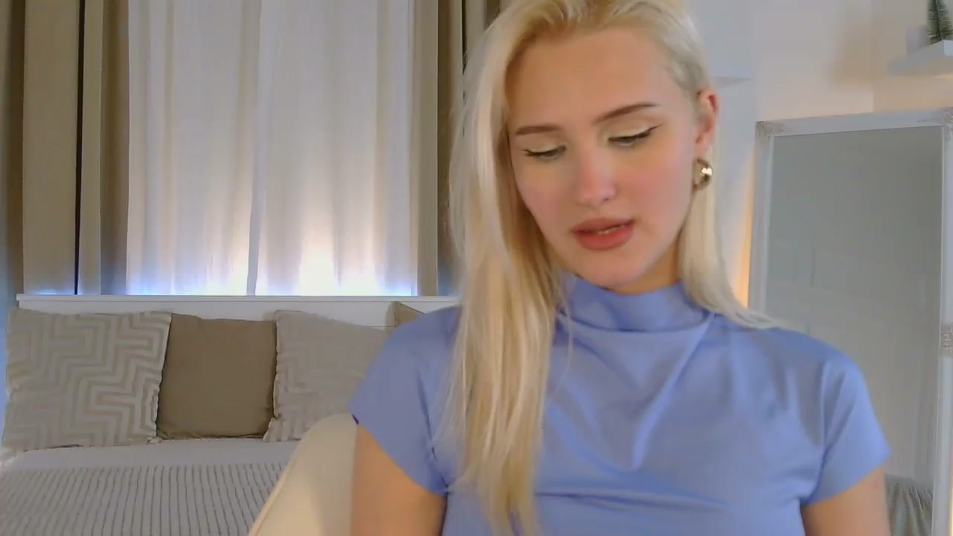 Gallery image thumbnail from ChloeCoral's myfreecams stream on, 12/29/2024, 24:09 image 17 of 20