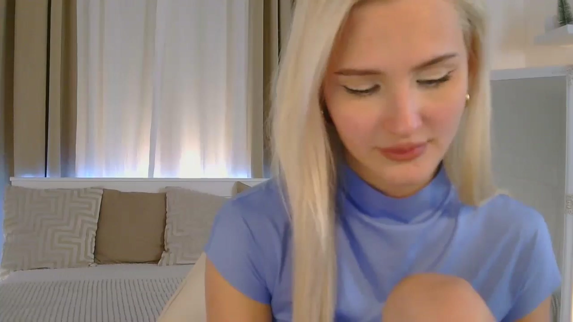 Gallery image thumbnail from ChloeCoral's myfreecams stream on, 12/29/2024, 24:09 image 11 of 20