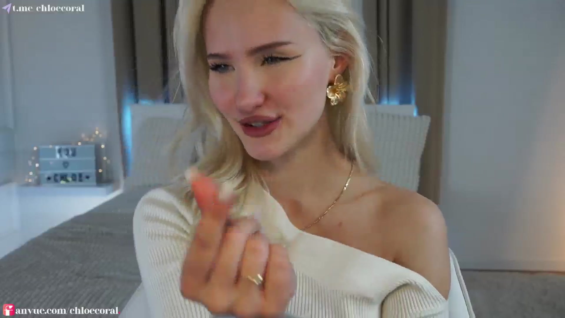 Gallery image thumbnail from ChloeCoral's myfreecams stream on, 02/01/2025, 21:26 image 14 of 20