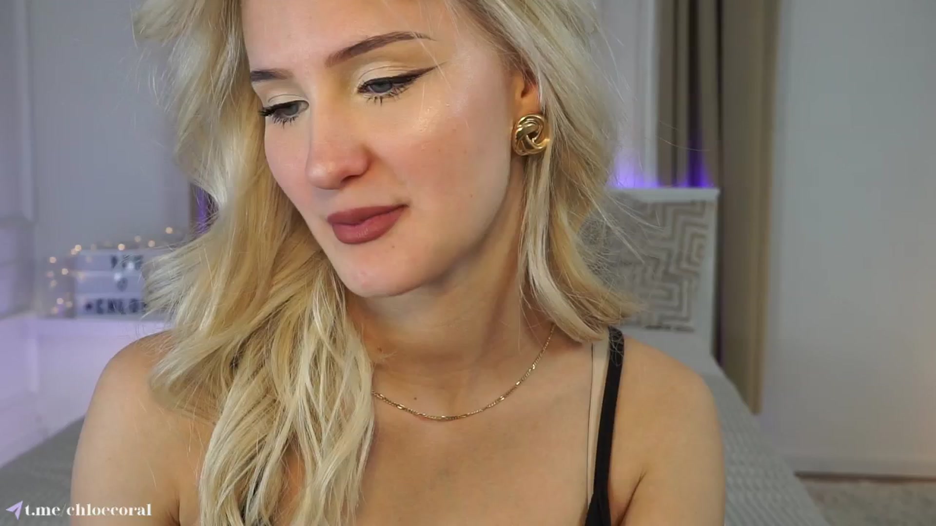 Gallery image thumbnail from ChloeCoral's myfreecams stream on, 03/08/2025, 17:49 image 12 of 20