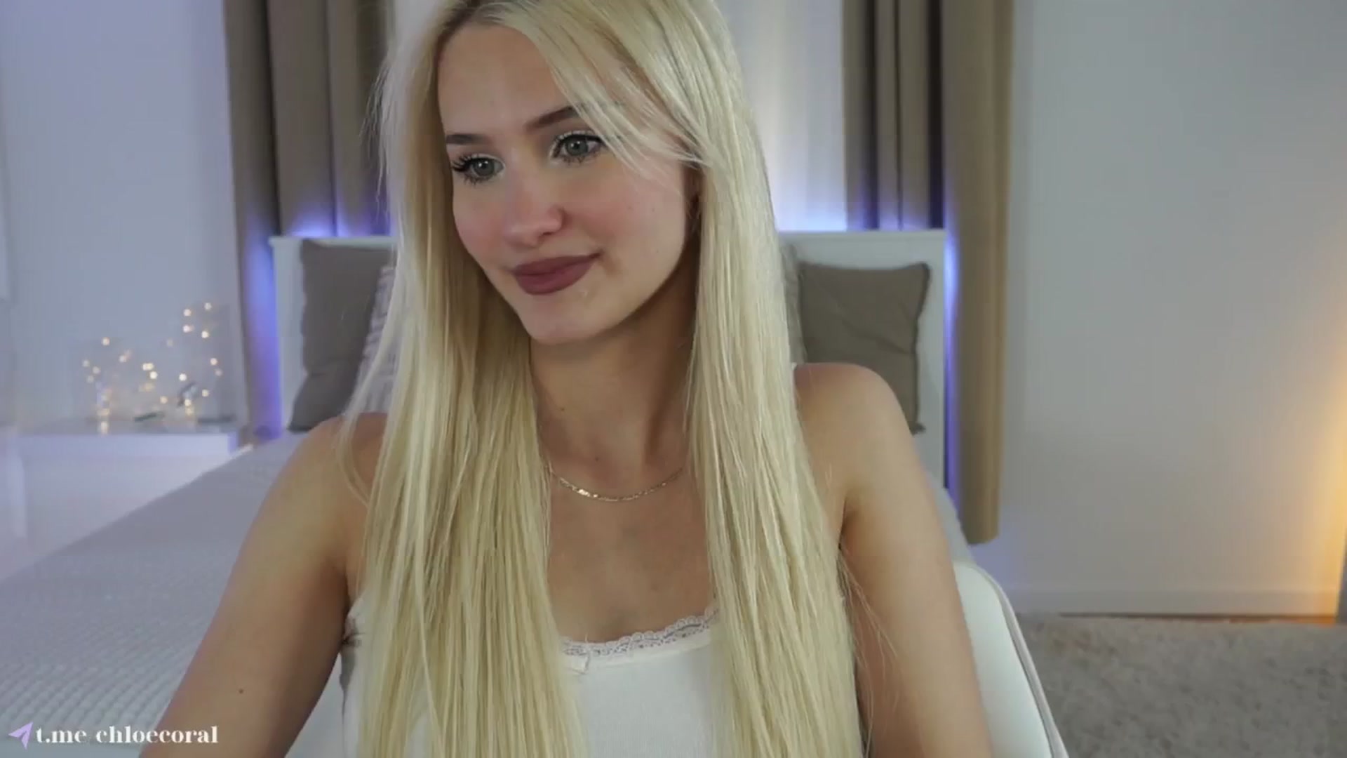 Gallery image thumbnail from ChloeCoral's myfreecams stream on, 04/19/2025, 21:49 image 6 of 20