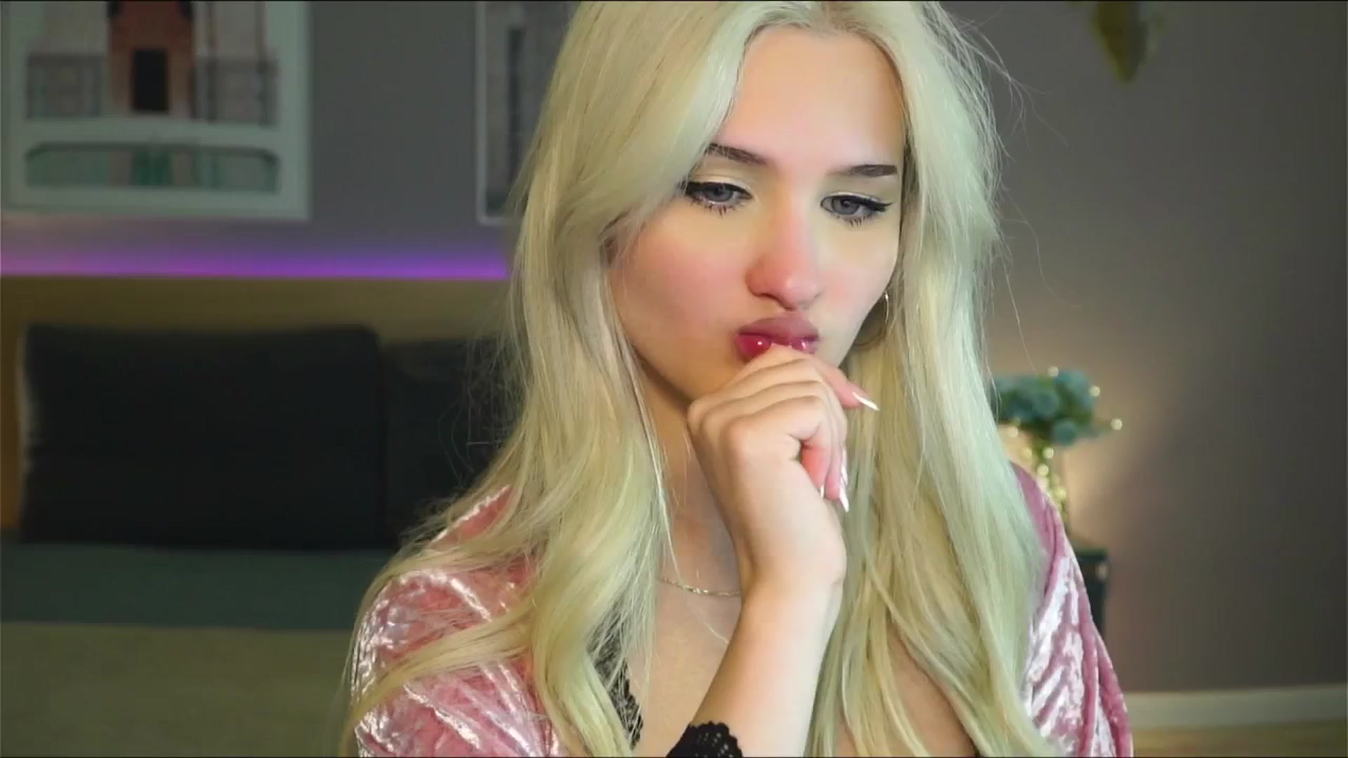 Gallery image thumbnail from ChloeCoral's myfreecams stream on, 05/04/2025, 21:43 image 3 of 20