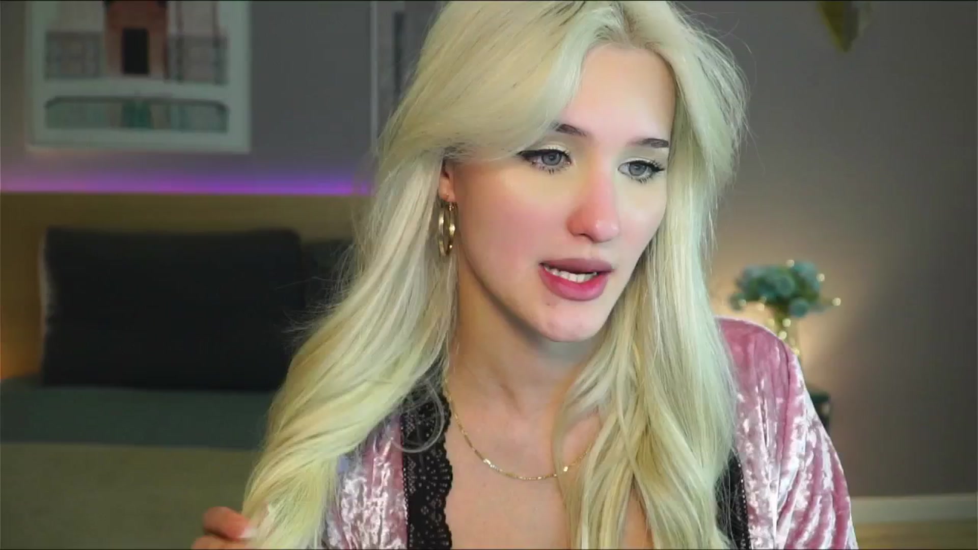 Gallery image thumbnail from ChloeCoral's myfreecams stream on, 05/04/2025, 21:43 image 7 of 20